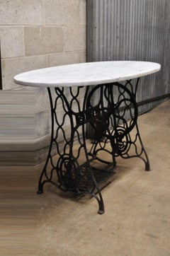 Mesa consola de hierro fundido con base para máquina de coser Singer Treadle Tablero ovalado de mármol