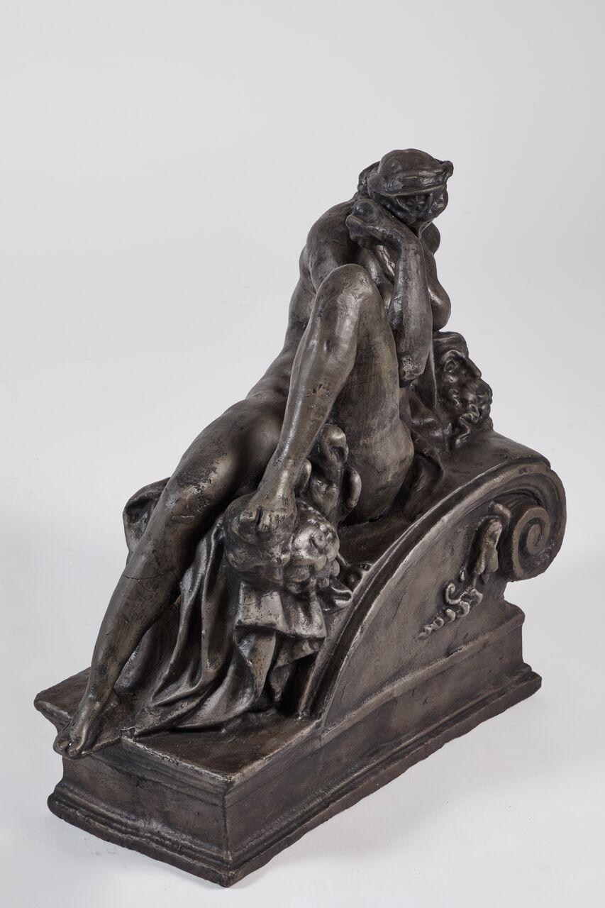 Moulage Statue en fonte de « Night », telle que représentée dans l'œuvre de Michael Angelo  Night allégorique en vente