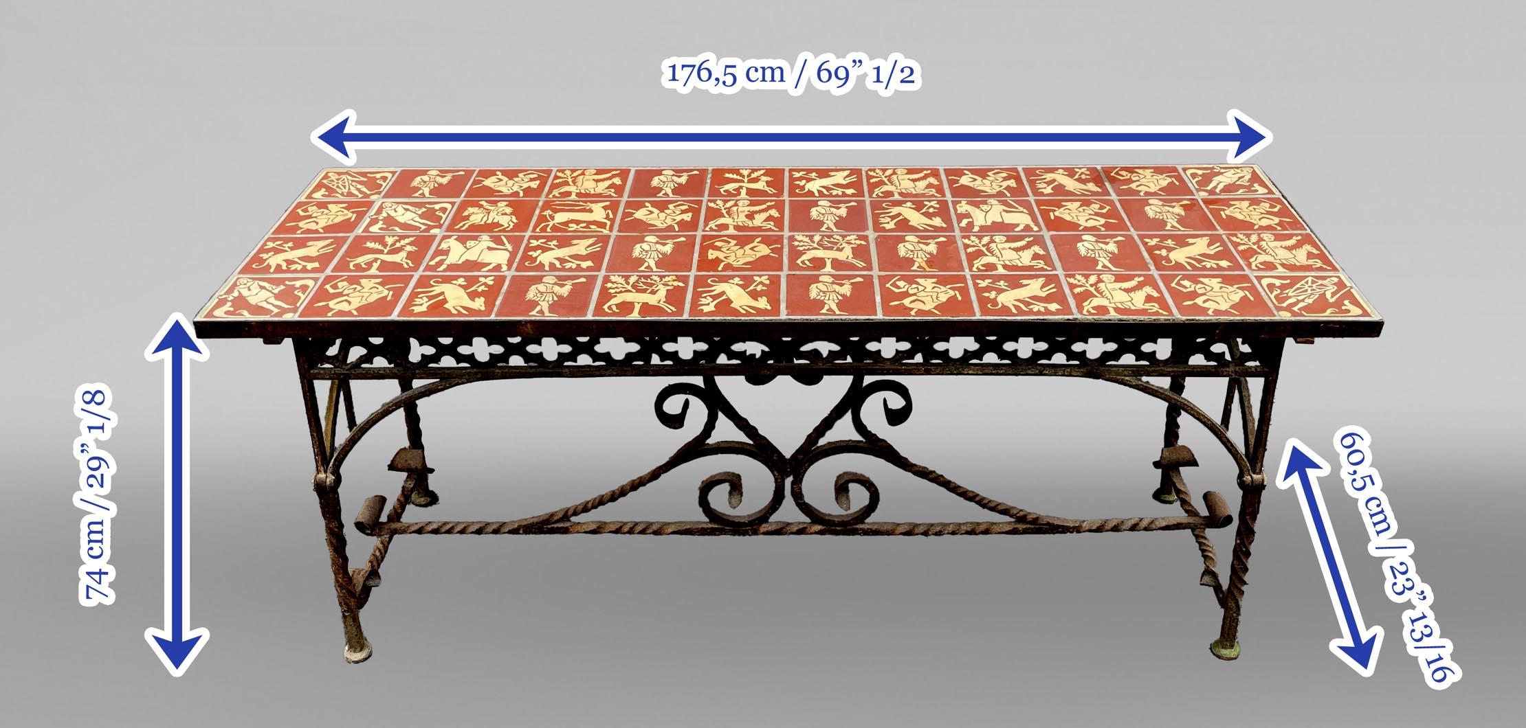 This Neo-Gothic cast iron table with a tabletop decorated with terracotta tiles was crafted in the 19th century.

Its four legs are shaped into twisted forms; at the lower part, they are connected by two twisted stretchers ending in a scroll, while