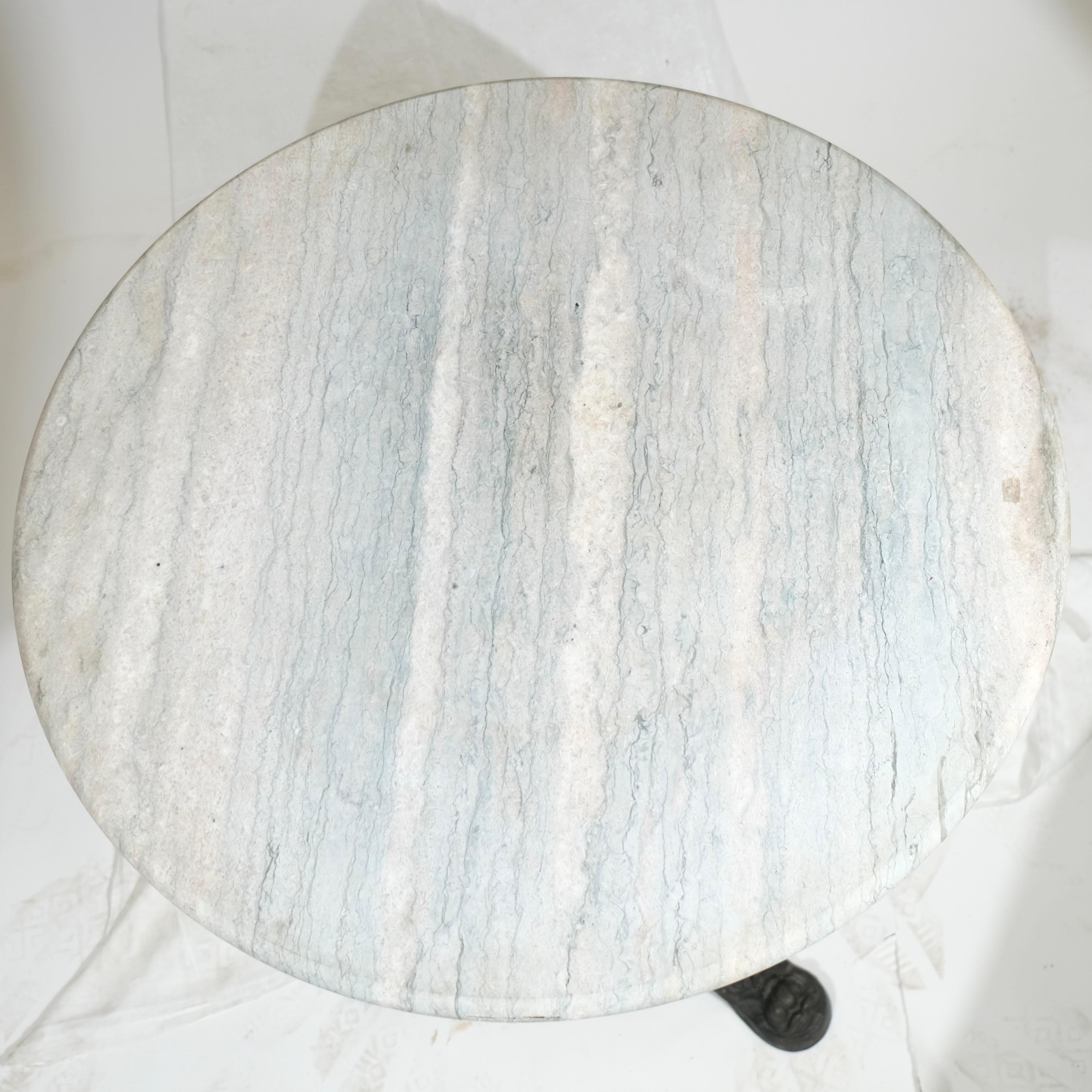 Table en fonte avec plateau en marbre fabriquée vers 1900 en vente 1