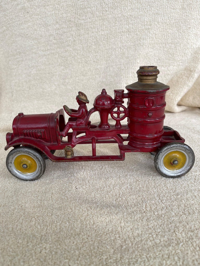 Pompe a essence SATAM, années 30 - Décoration