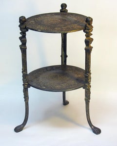 Dreibeinige Etagere aus Gusseisen, um 1880