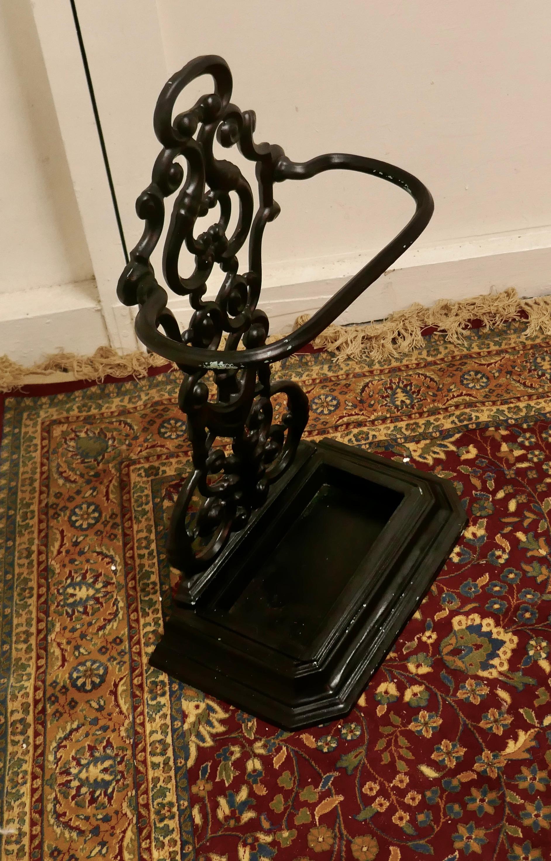 Cast Iron Umbrella or Stick Stand In Good Condition For Sale In Chillerton, Isle of Wight