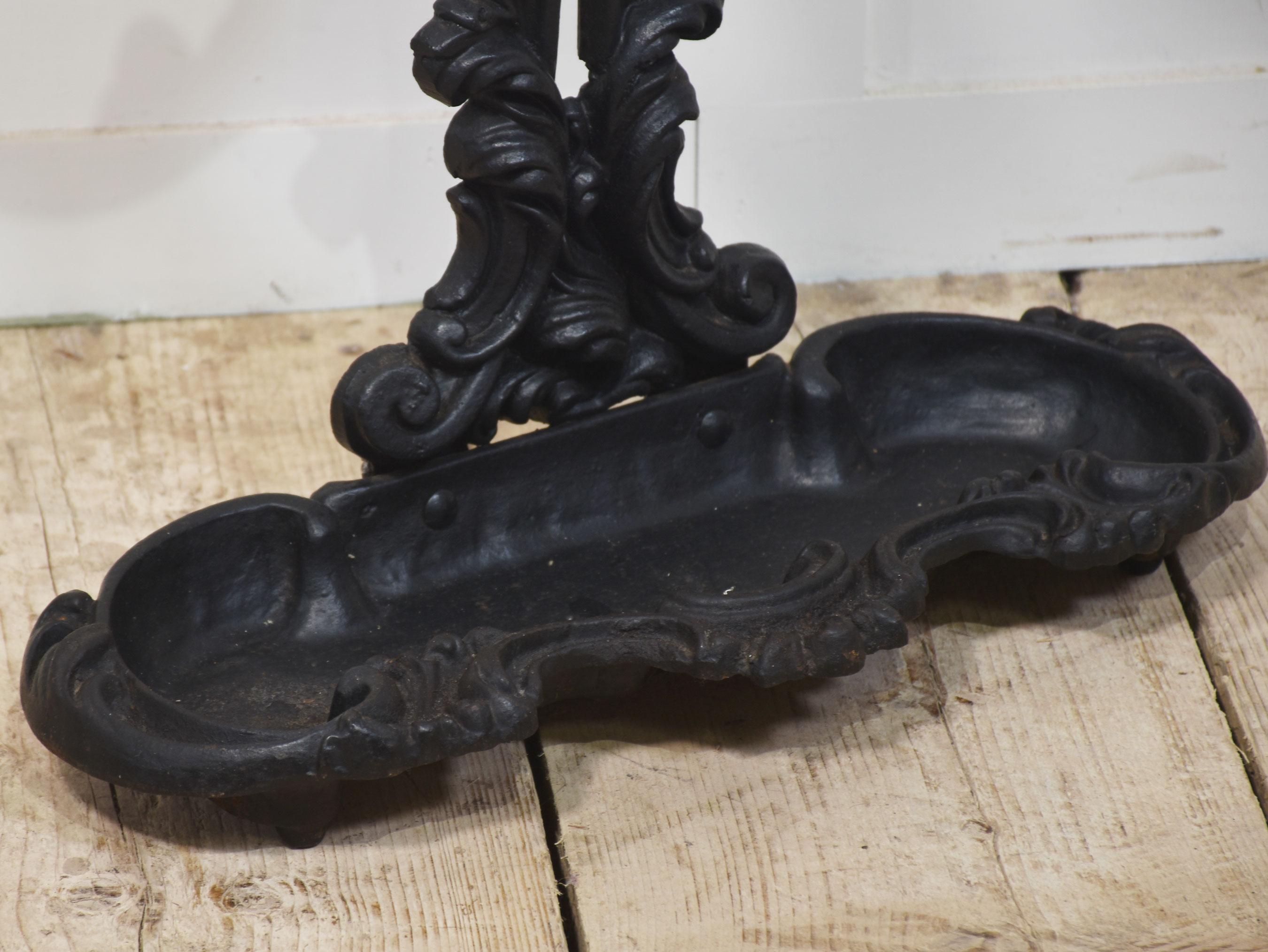 Cast iron umbrella stand in vendita 1