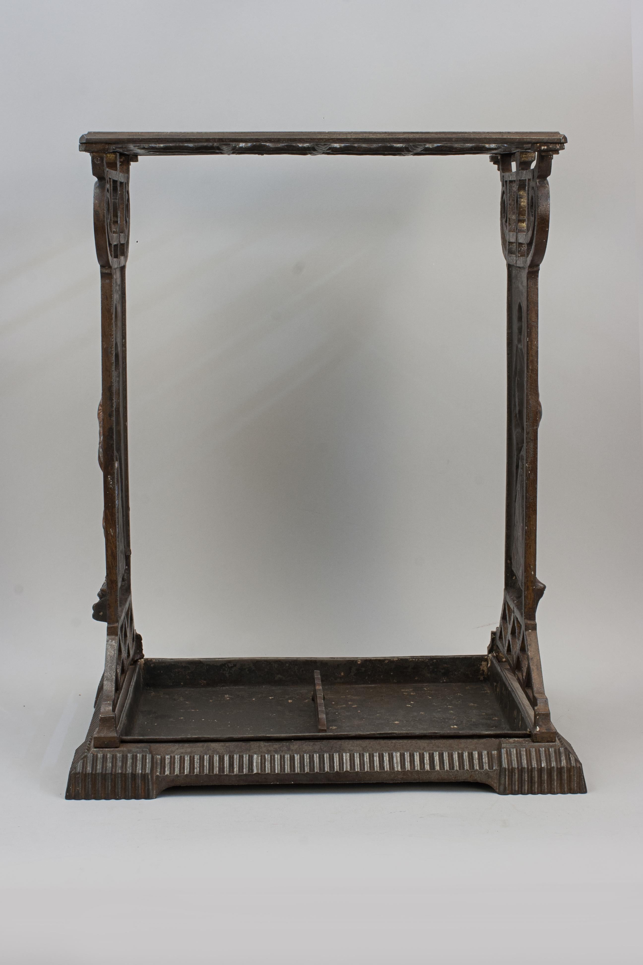 Cast Iron Umbrella Stand With Golf Figure For Sale 1
