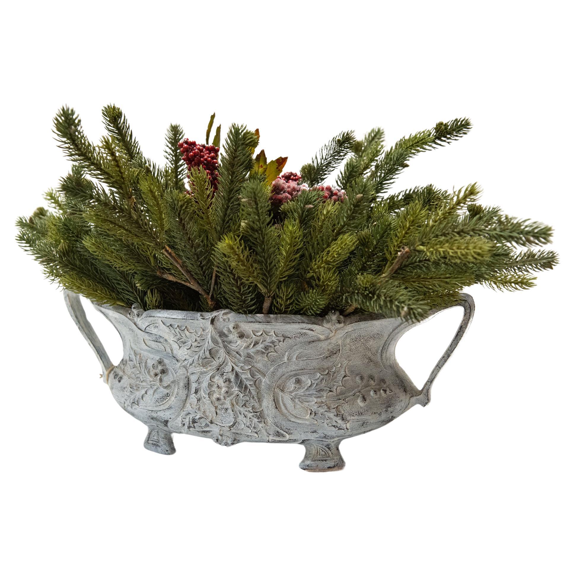 O/4857 -  Oval cast iron vase with handles, butcher's broom decoration: a typical winter subject. It's the classical Victorian cast iron jardiniere. I painted it white, but You can easily clean it if You want to see it dark.
There are holly leaves