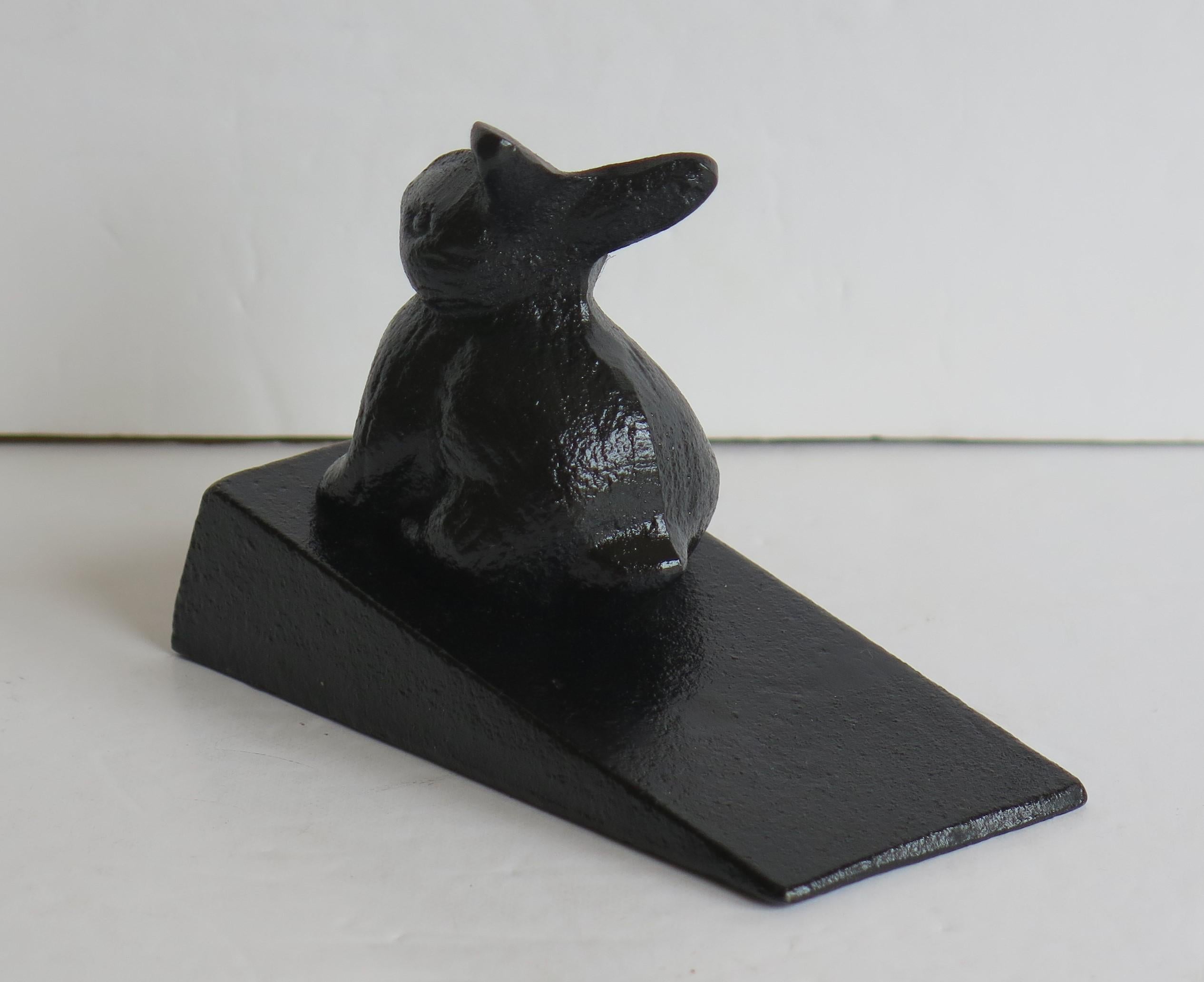 Cast Iron Wedge Door Stop with Rabbit Figure, English Circa 1940 In Good Condition In Lincoln, Lincolnshire