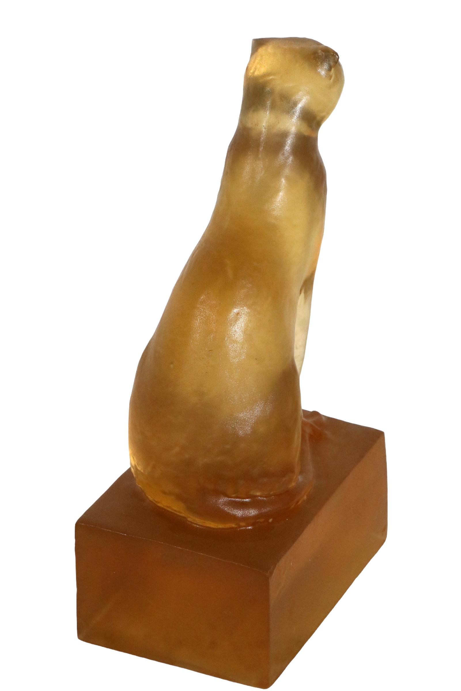 Katzenskulptur aus Luciteguss von Dorothy Thorpe (Moderne der Mitte des Jahrhunderts) im Angebot