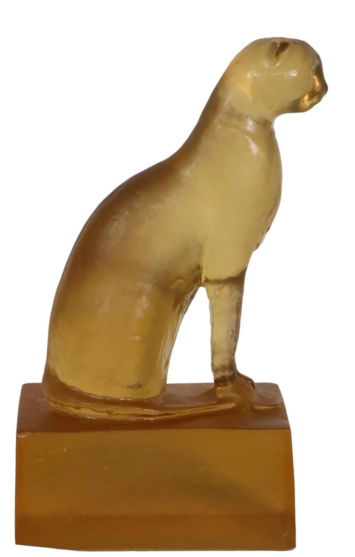 Katzenskulptur aus Luciteguss von Dorothy Thorpe  (amerikanisch) im Angebot