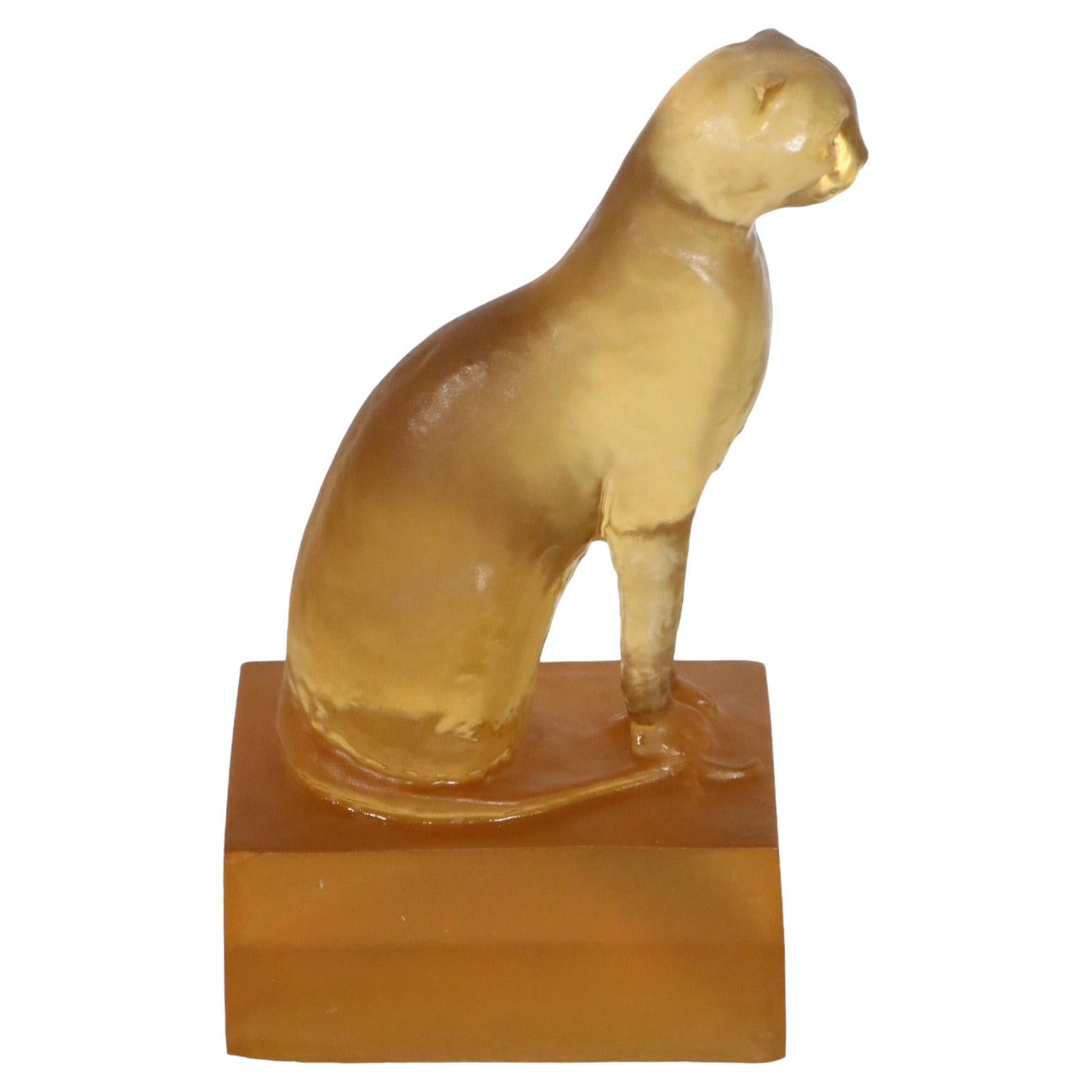 Cat en lucite moulée de Dorothy Thorpe 