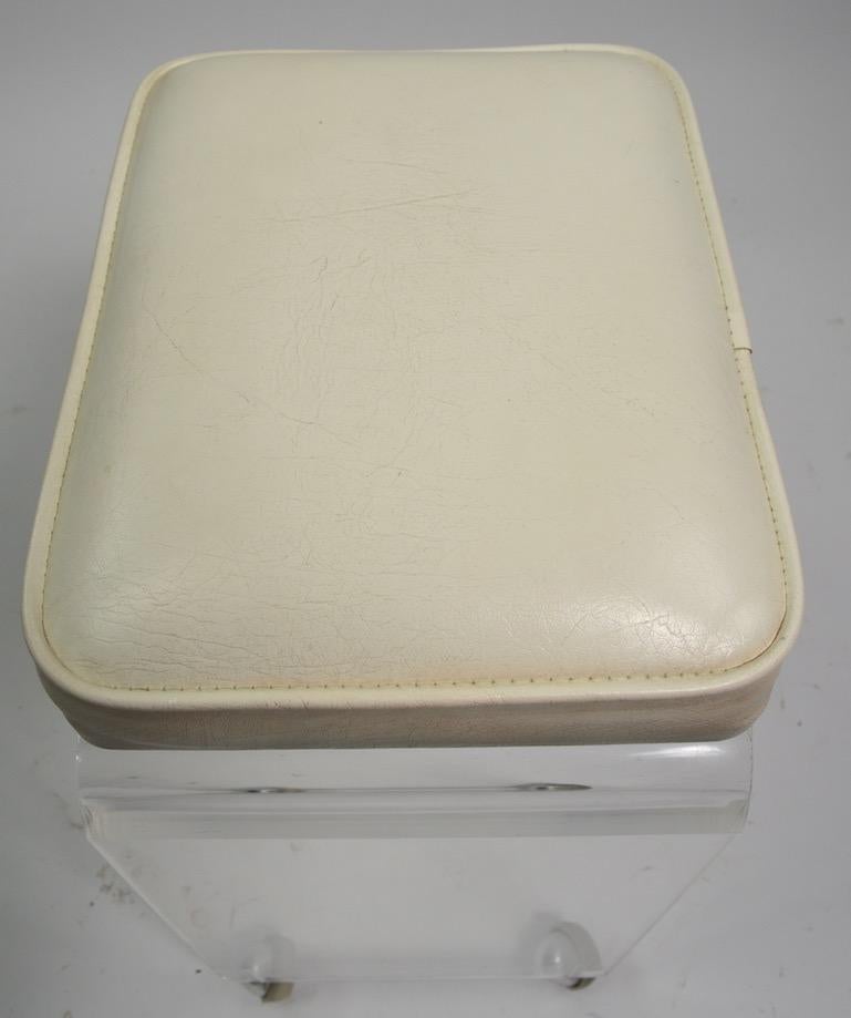 Cast Lucite Waterfall Bench Stool  on Chrome Ball Caster Feet In Good Condition For Sale In New York, NY