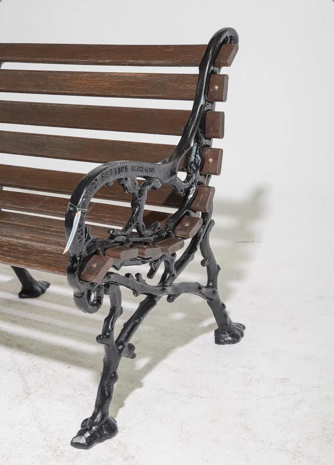 Garten-/Parkbank aus Metallguss mit Holzauflagen (19. Jahrhundert) im Angebot