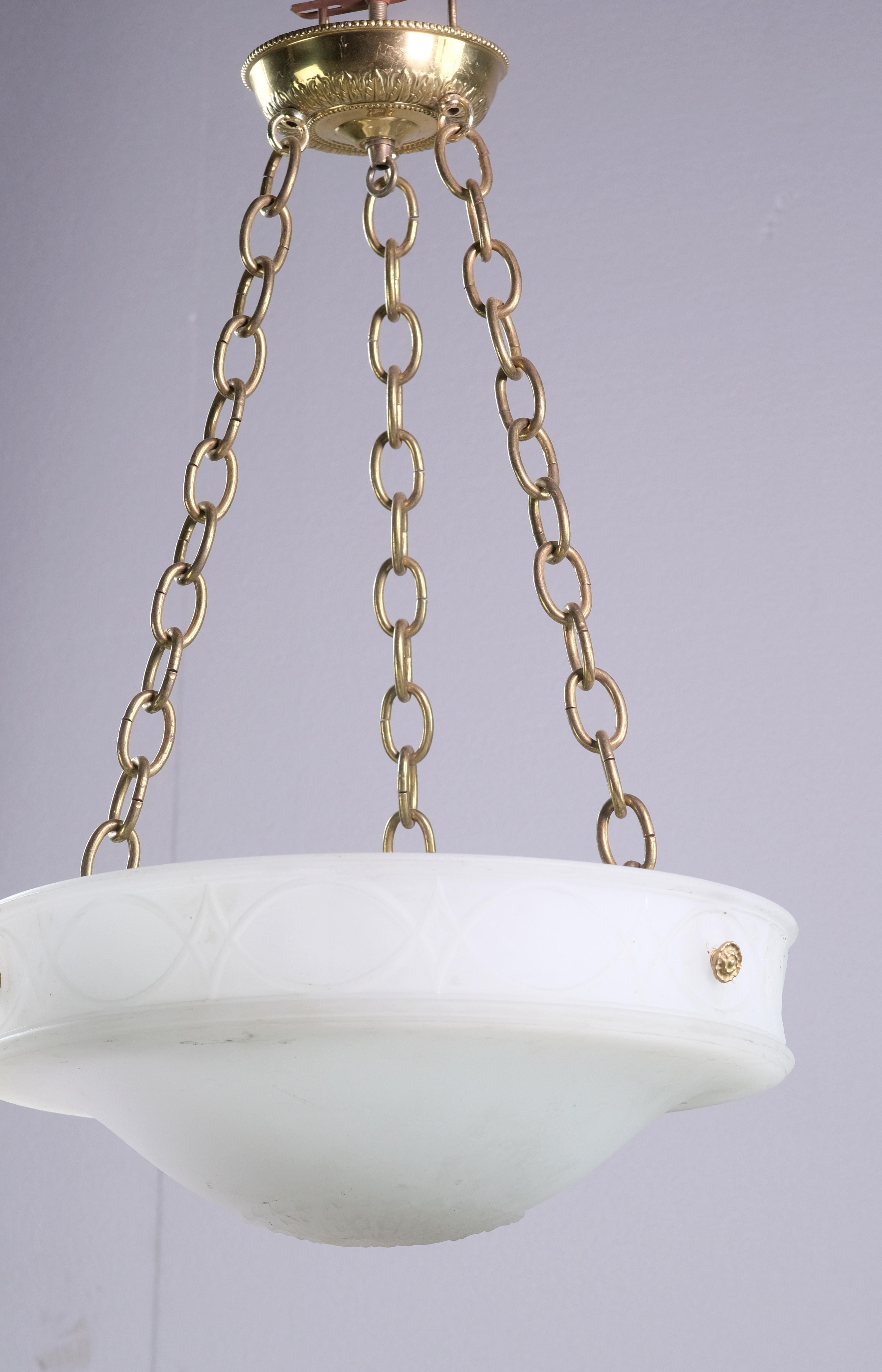 Cristal de Leche Fundido Plato Colgante Light Detalles Ornamentados Acabado Bisque en venta 4
