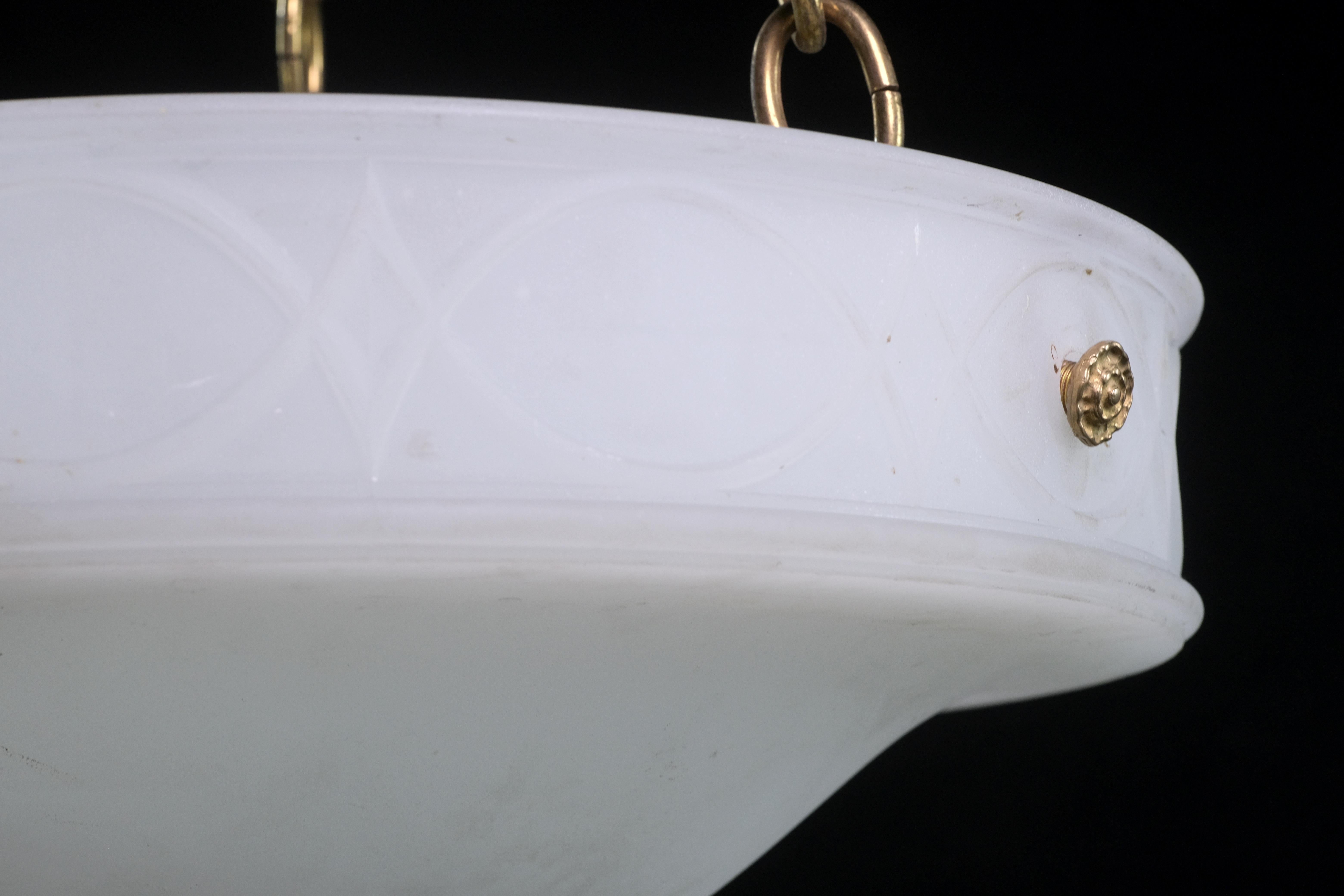 Cristal de Leche Fundido Plato Colgante Light Detalles Ornamentados Acabado Bisque Vaciado en venta