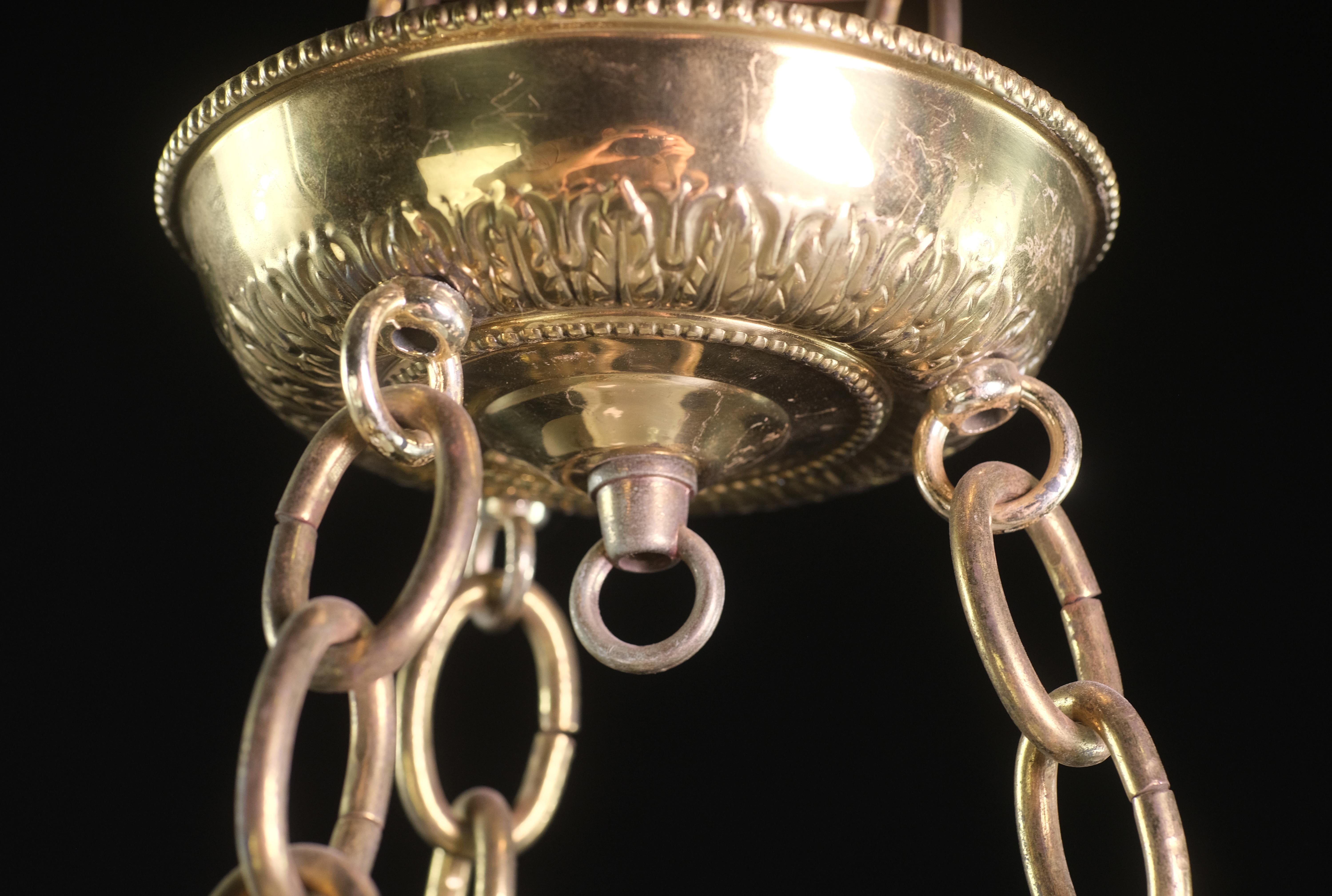 Cristal de Leche Fundido Plato Colgante Light Detalles Ornamentados Acabado Bisque siglo XX en venta