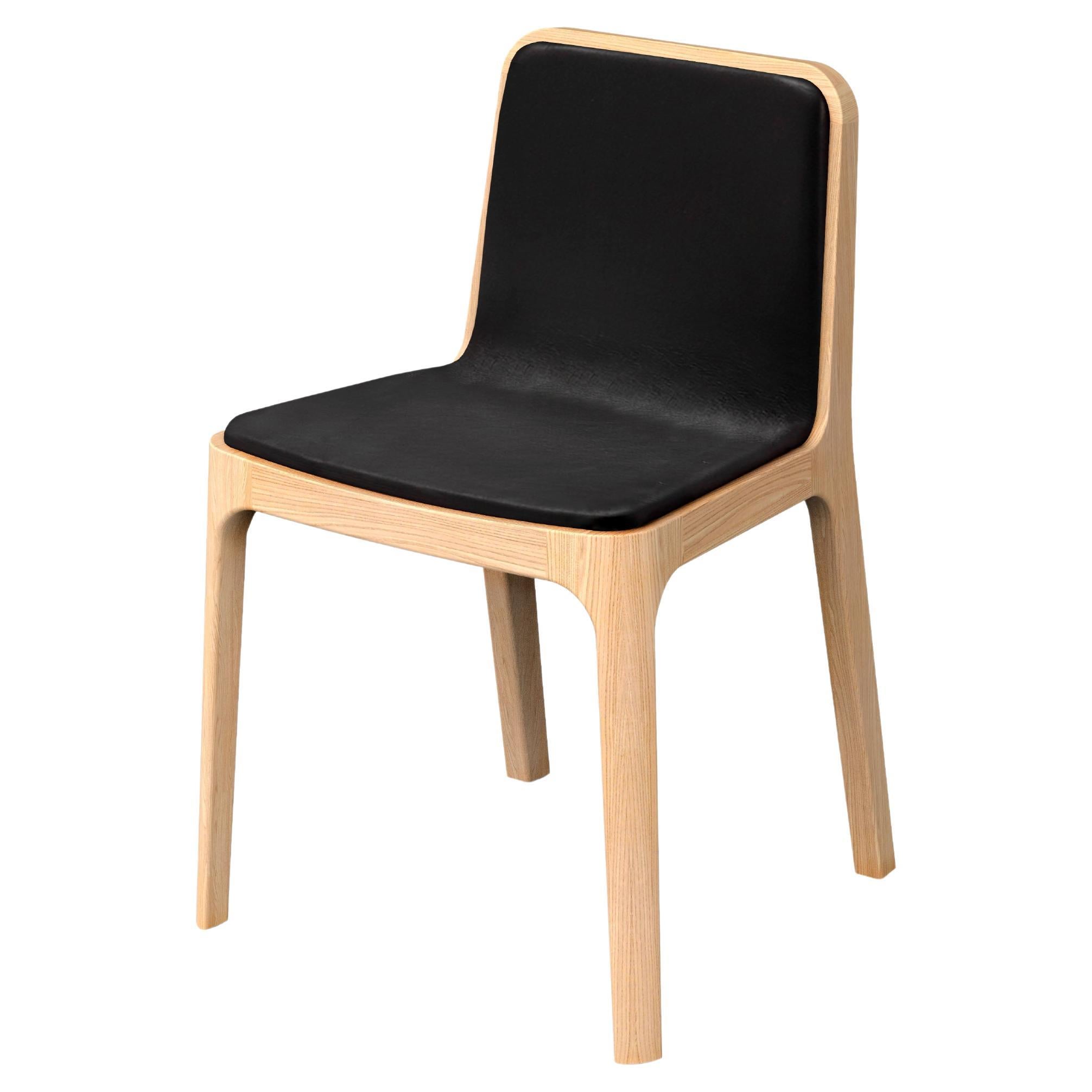 Chaise moderne minimaliste en bois de frêne rembourrée de cuir