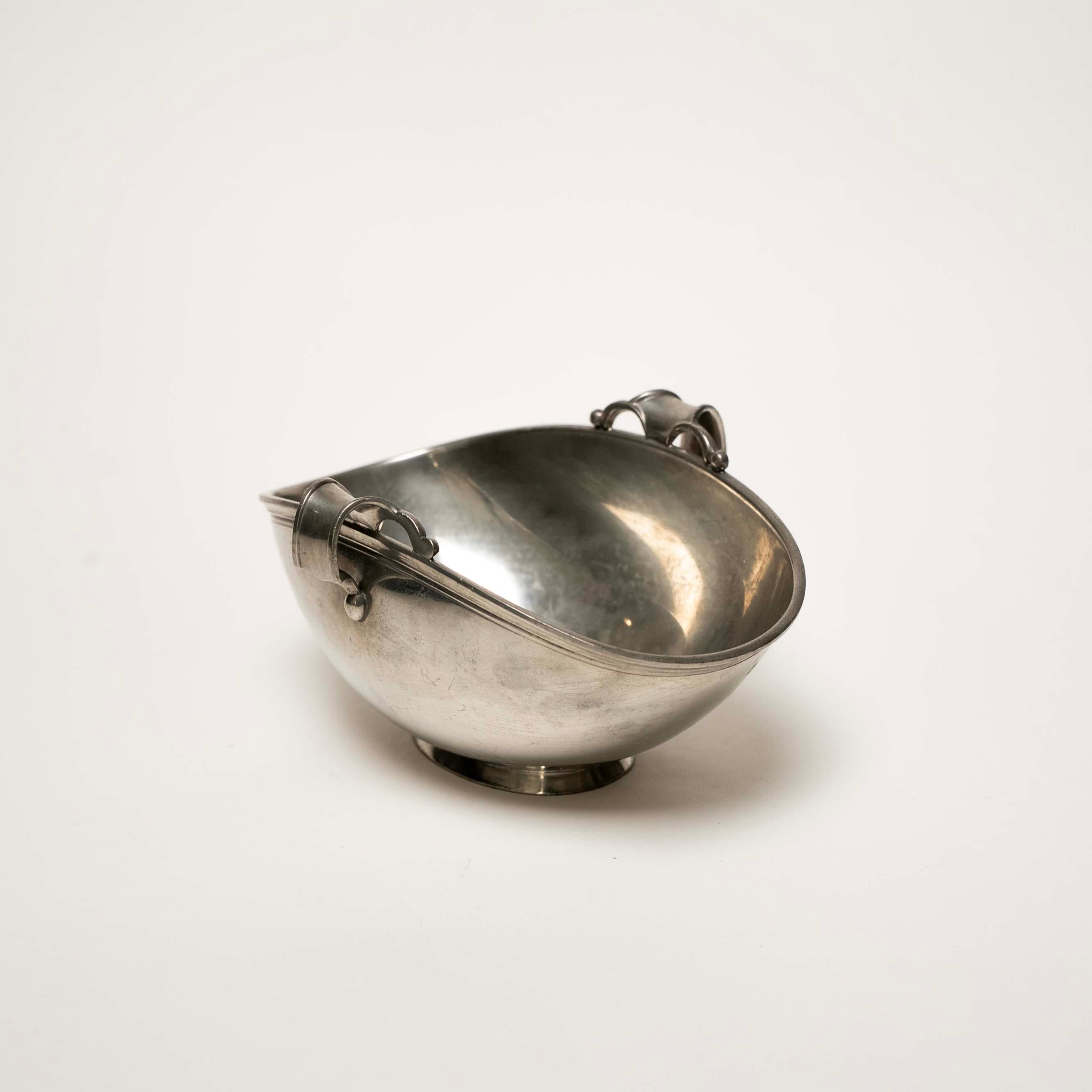 Scandinavo moderno Ciotola/Vide Poche in peltro fuso di Just Andersen, Ystad-Metall, Svezia, 1930 ca. in vendita