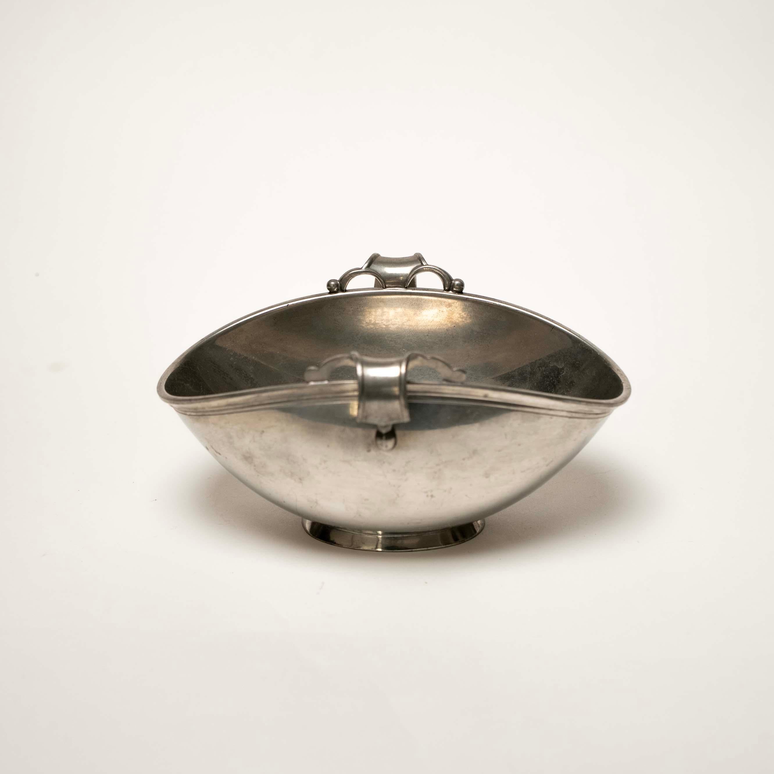 Calco Ciotola/Vide Poche in peltro fuso di Just Andersen, Ystad-Metall, Svezia, 1930 ca. in vendita