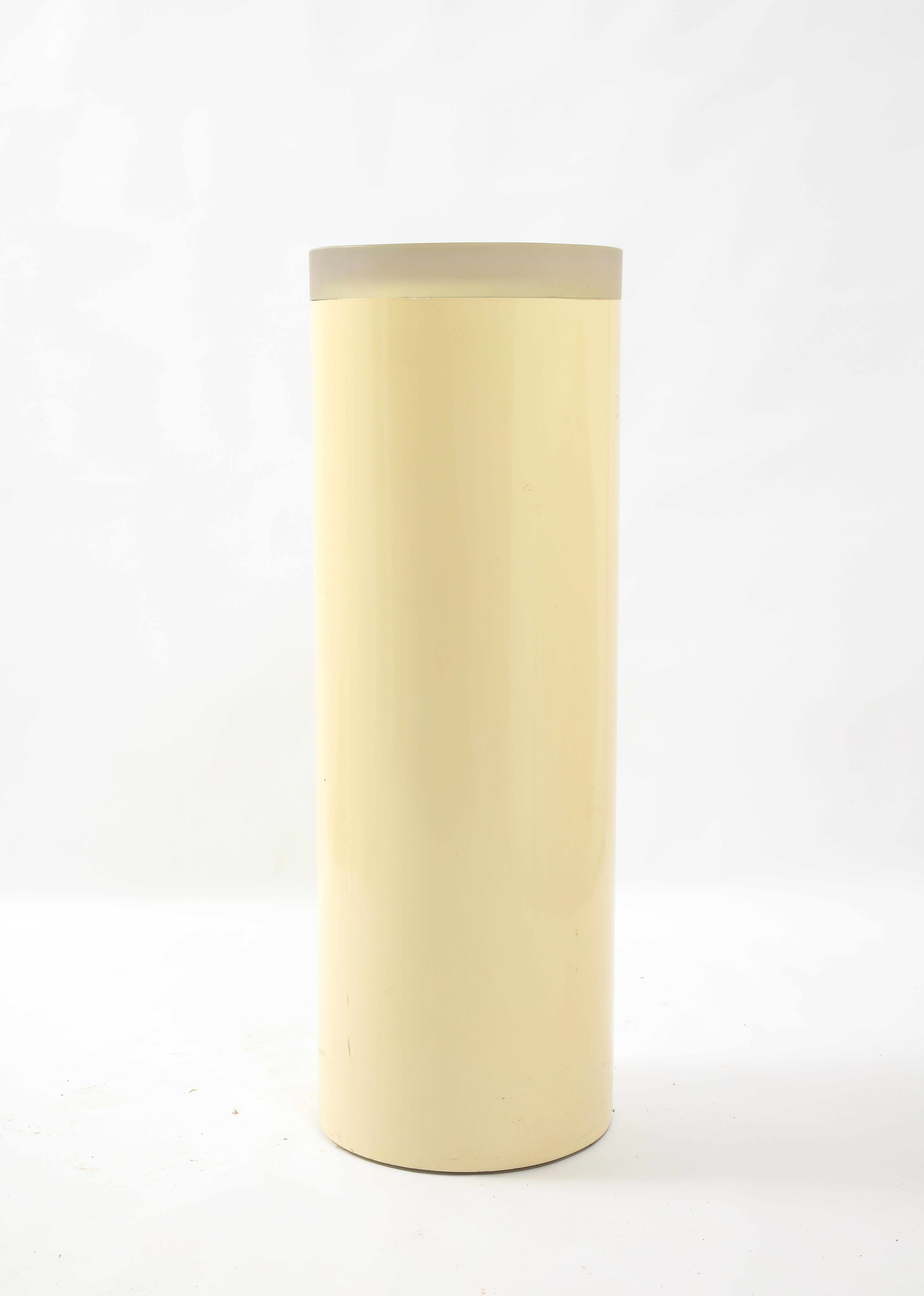 Cast Resin & Acrylic Lighted Pedestal, USA 1970's In Good Condition For Sale In New York, NY