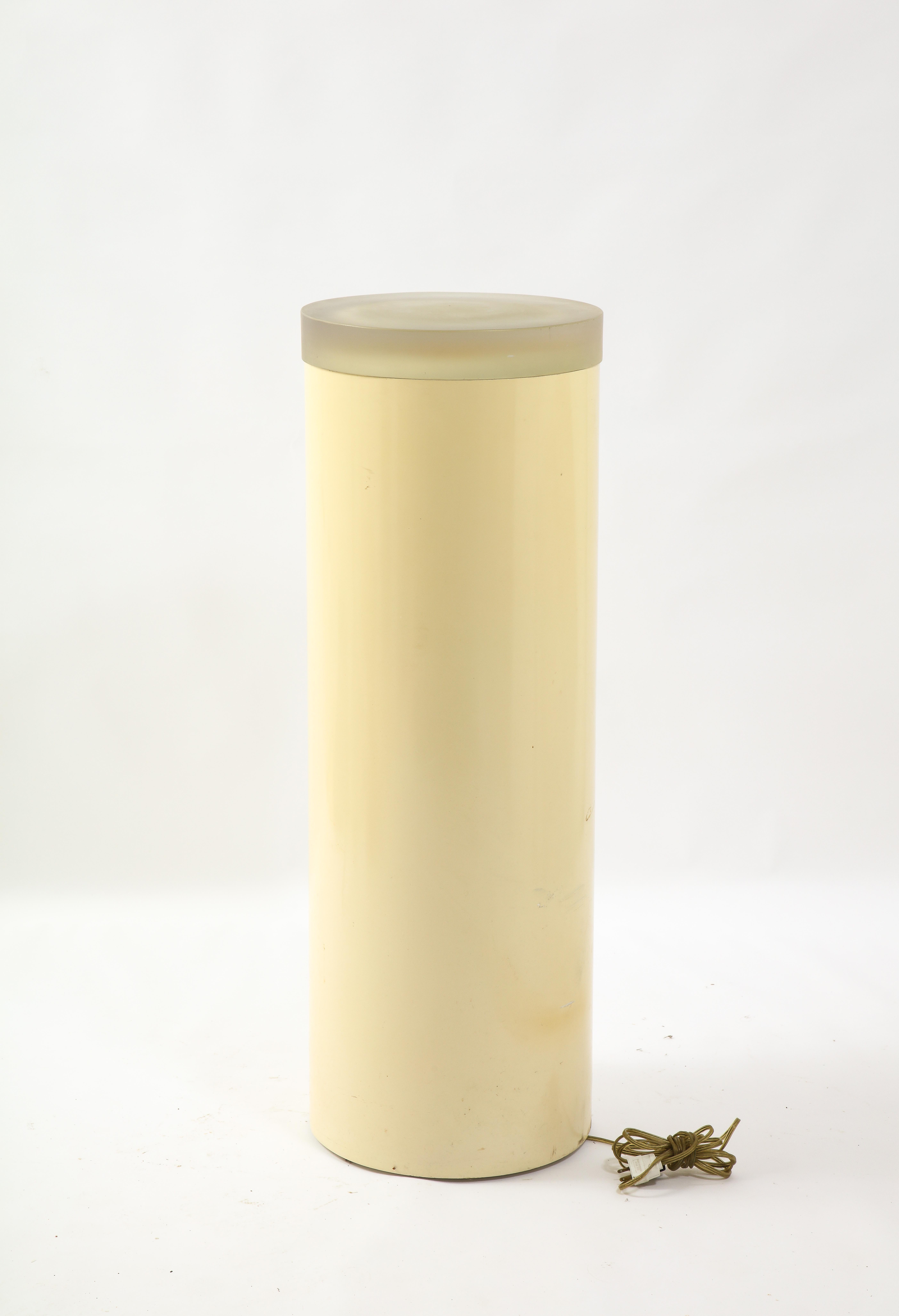 20th Century Cast Resin & Acrylic Lighted Pedestal, USA 1970's For Sale