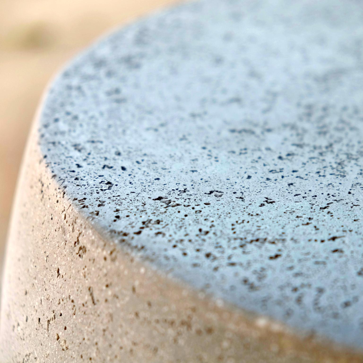 Américain Table Barrel, finition caractéristique de Zachary A. Design en vente