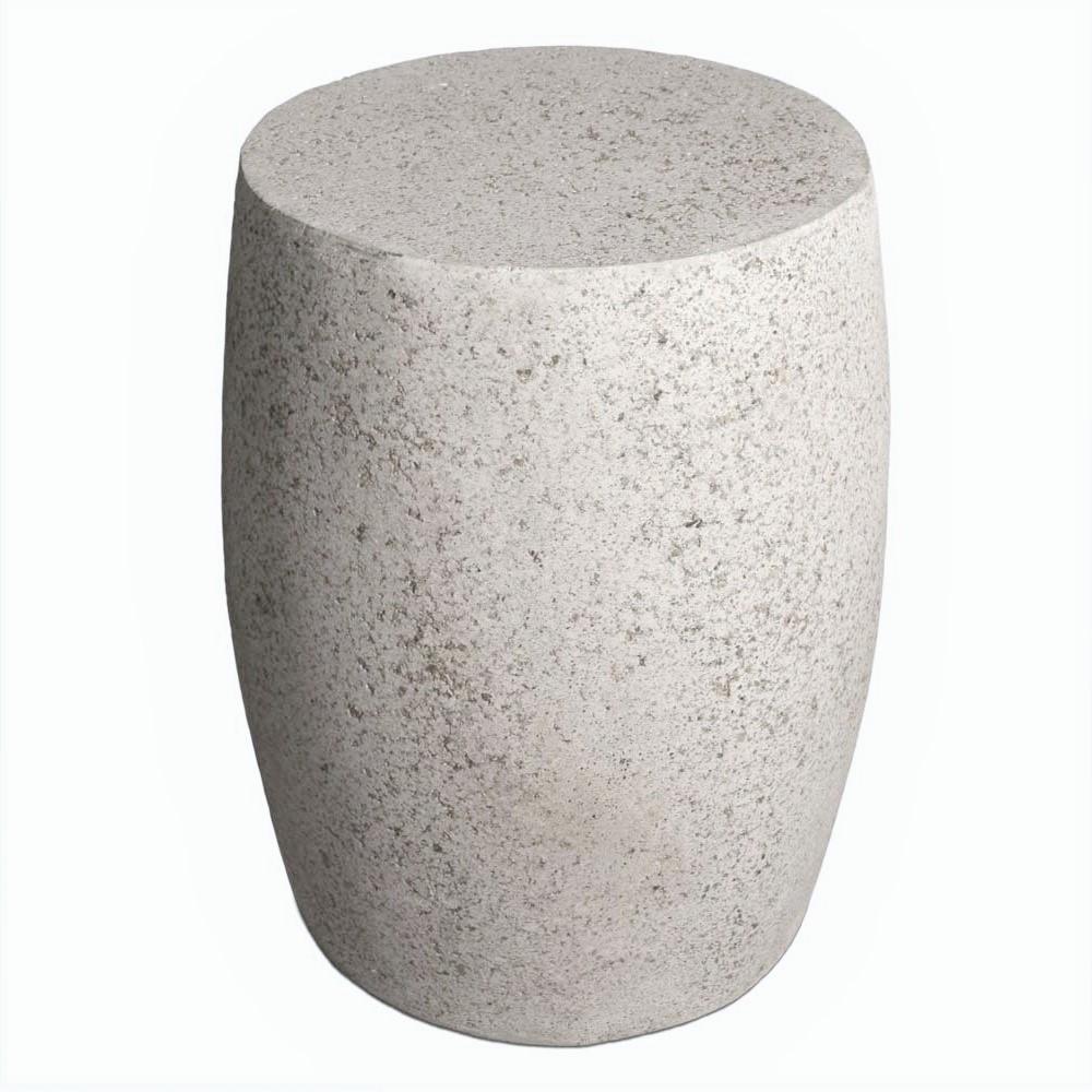 Minimaliste Table d'appoint Barrel en résine moulée, finition pierre naturelle par Zachary A. Design en vente