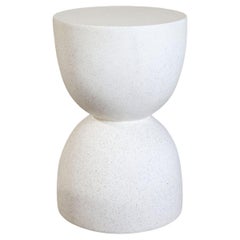 Beistelltisch „Bilbouquet“ aus gegossenem Harz, weiße Steinoberfläche von Zachary A. Design