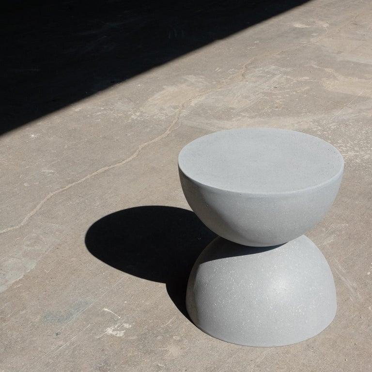 Résine Table Bilbouquet, finition pierre naturelle, Zachary A. Design en vente