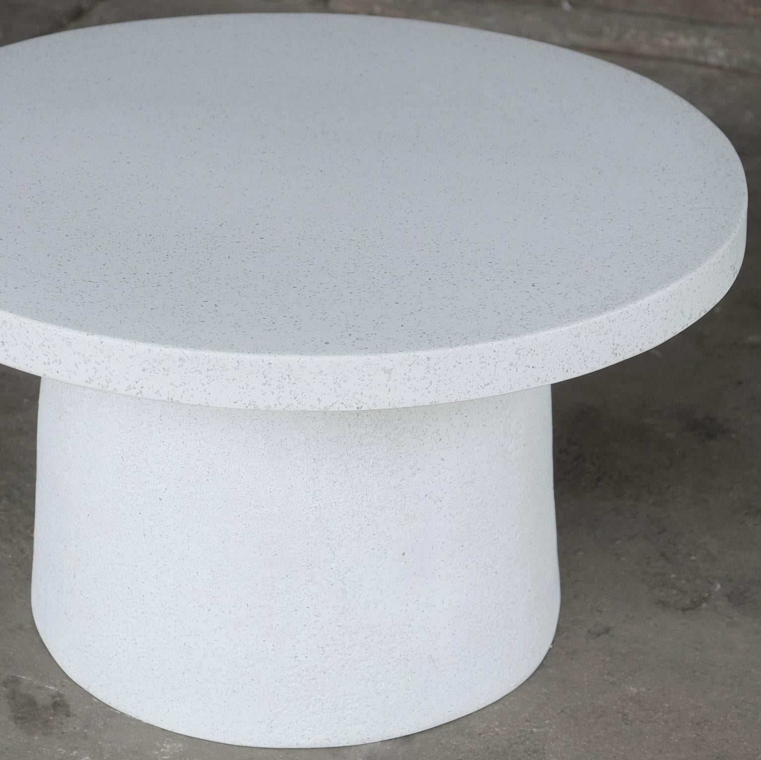 table basse en pierre blanche