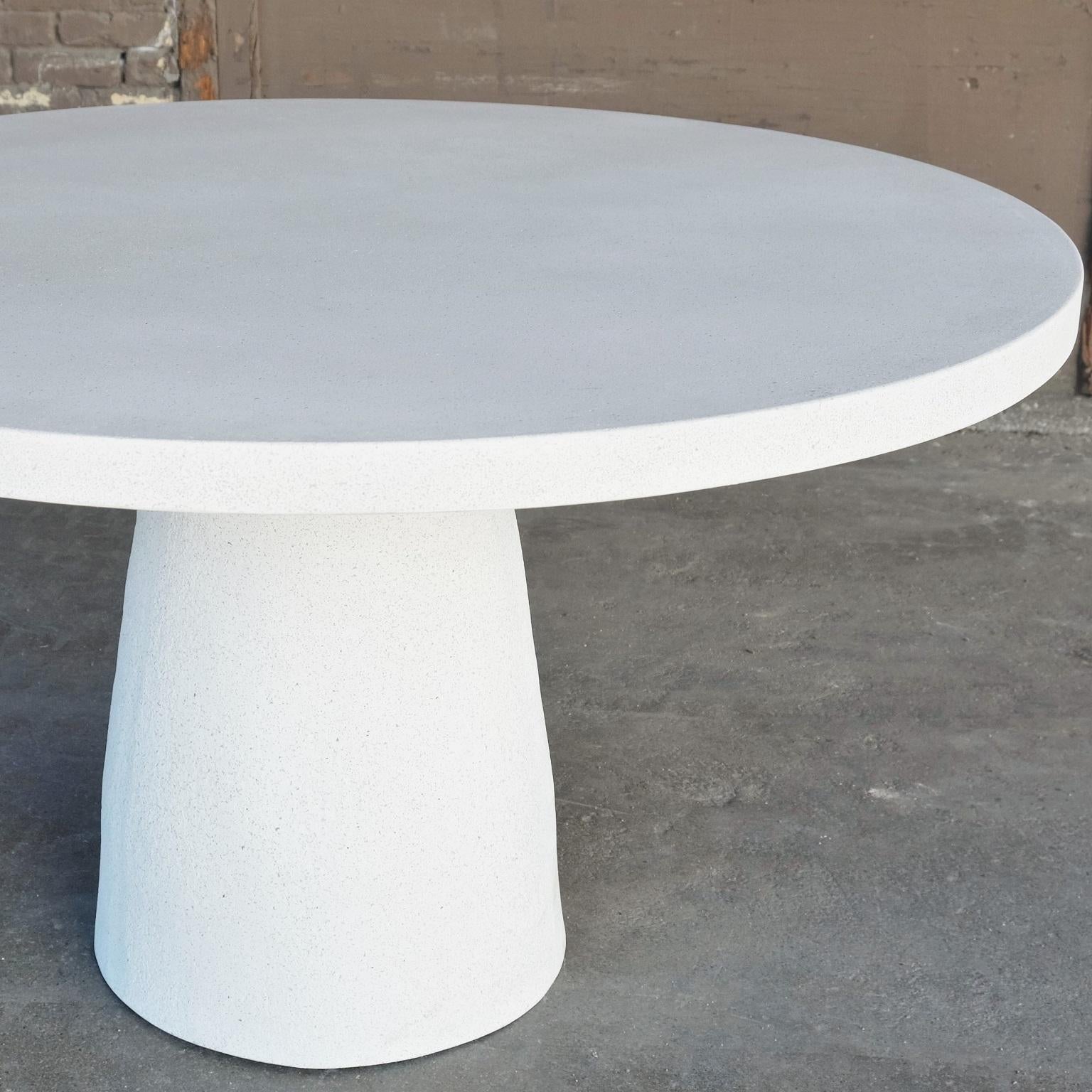 table en pierre blanche