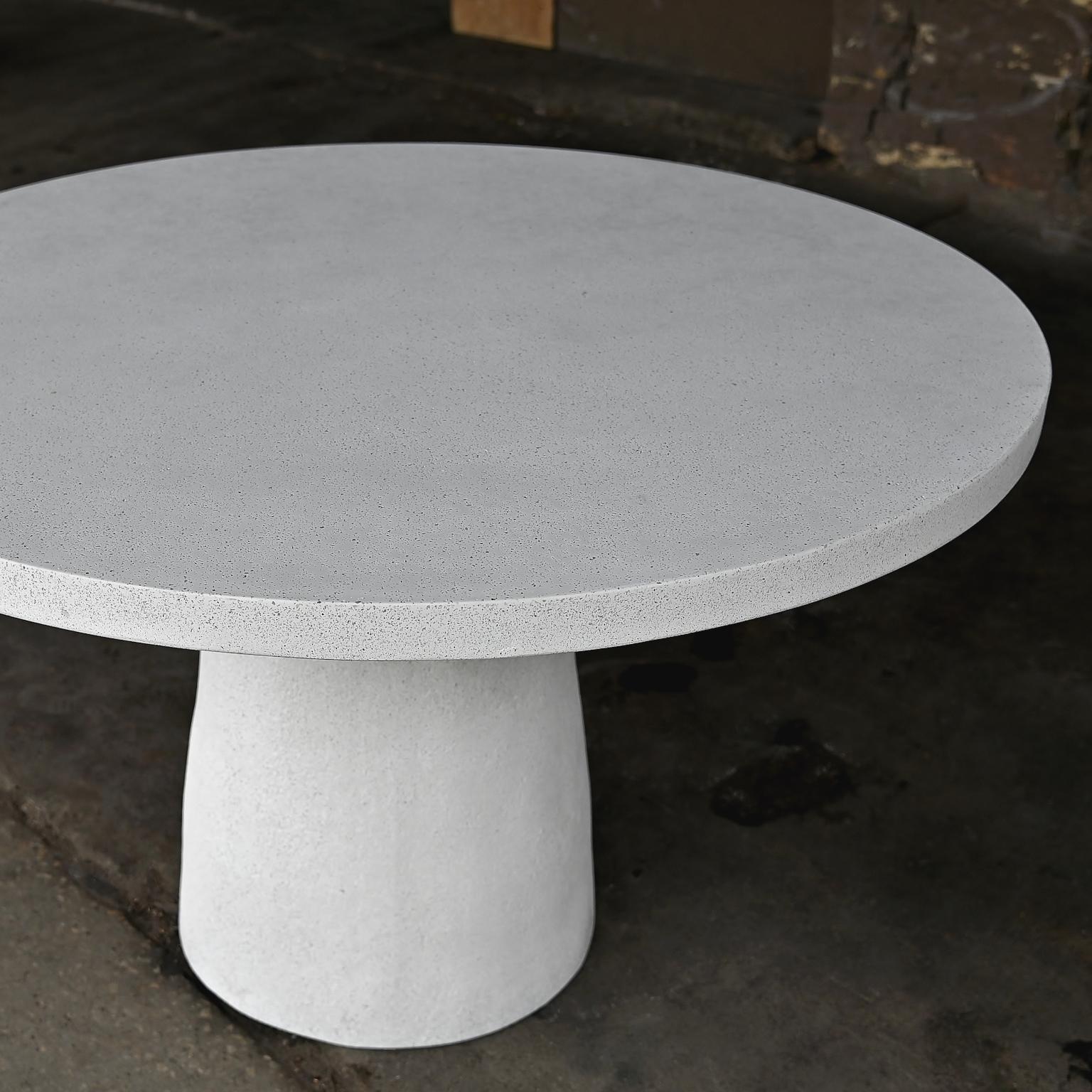 Moulage Table de salle à manger en résine moulée 'Hive', finition pierre blanche par Zachary A. Design en vente