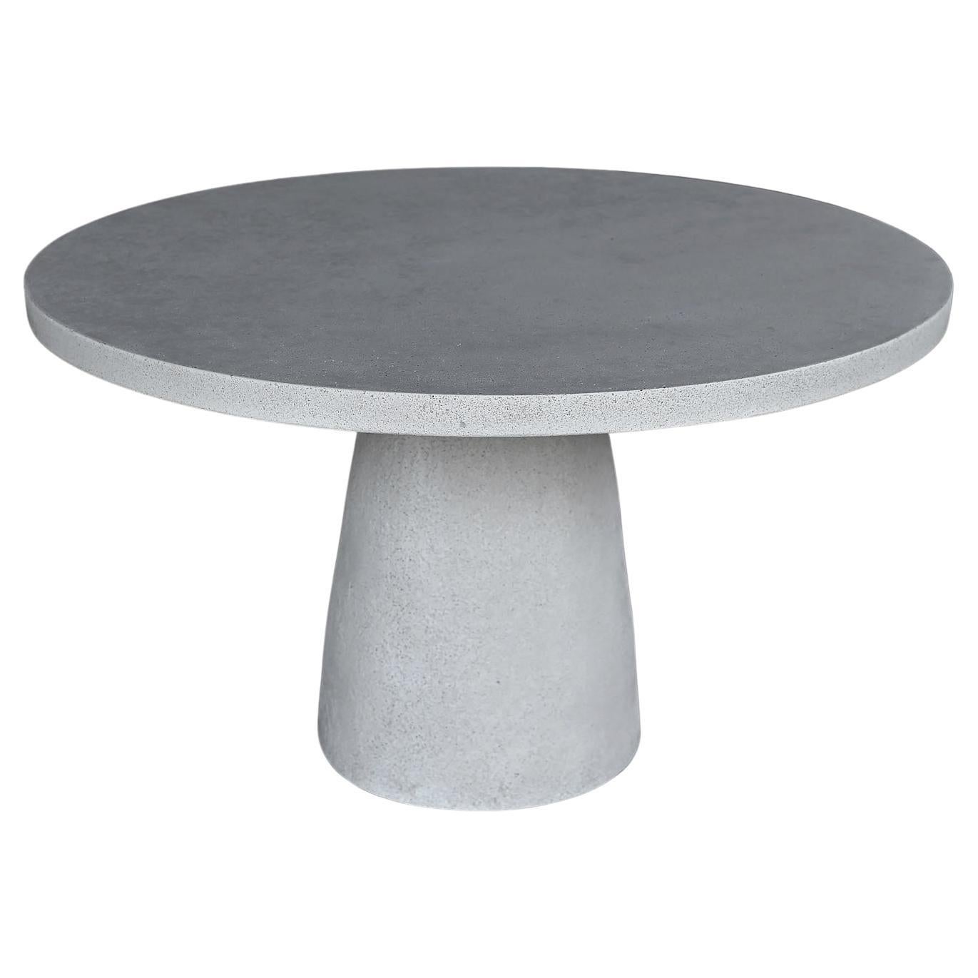 Table de salle à manger en résine moulée 'Hive', finition pierre blanche par Zachary A. Design