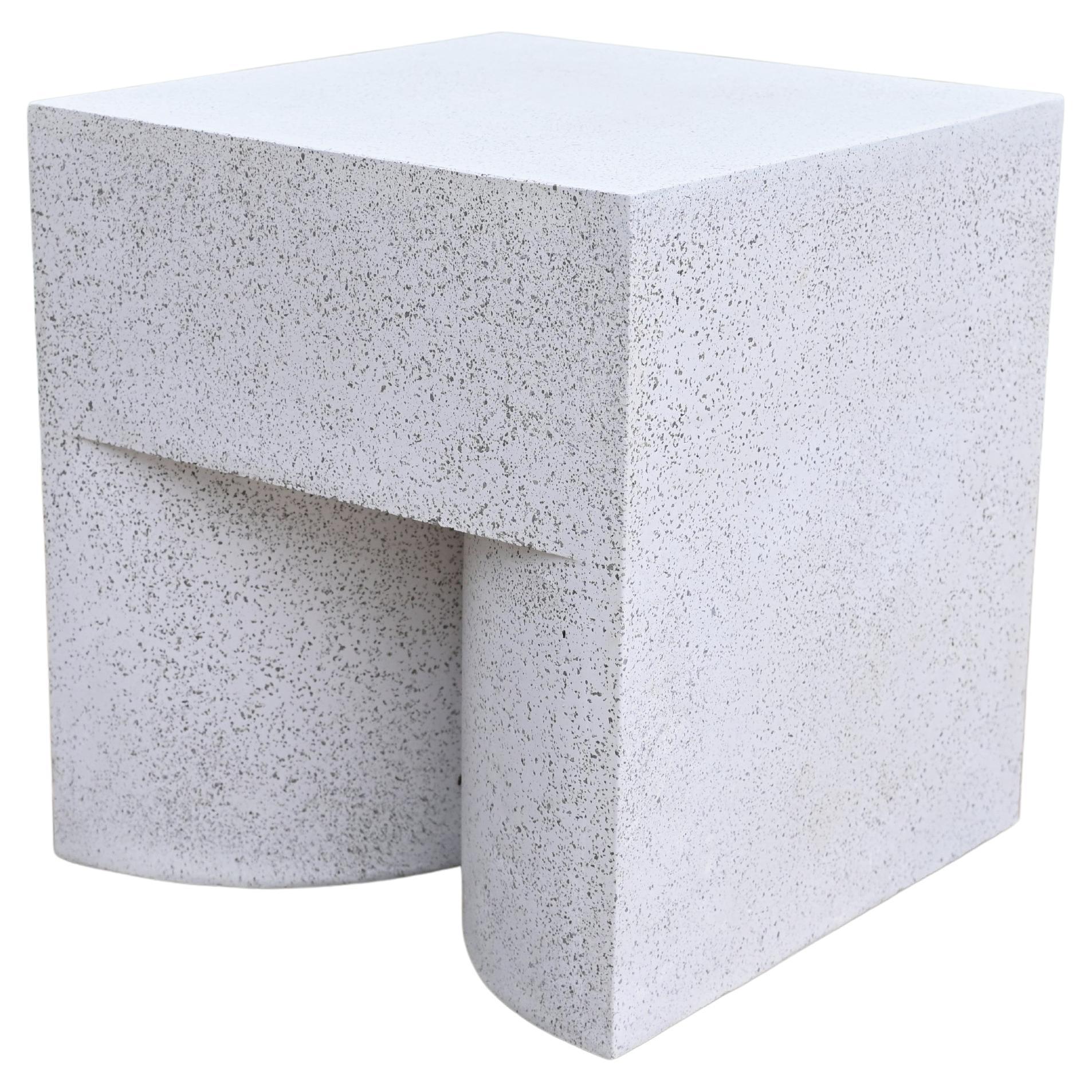 Table "Middle Brow" en résine moulée, finition en pierre naturelle, par Zachary A. Design