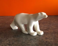 Sculpture d'ours polaire en résine moulée par Francois Pompon pour la collection du MOMA