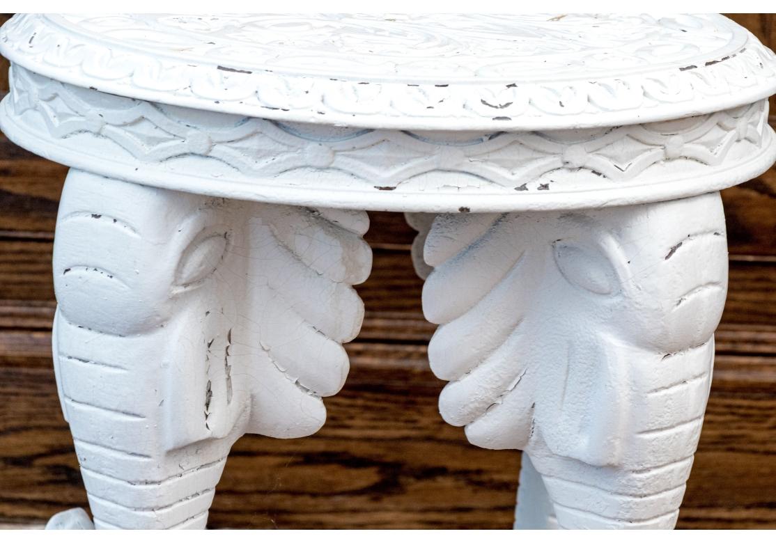 Table d'éléphant d'appoint en résine moulée, reproduite et peinte à l'orientale en vente 4