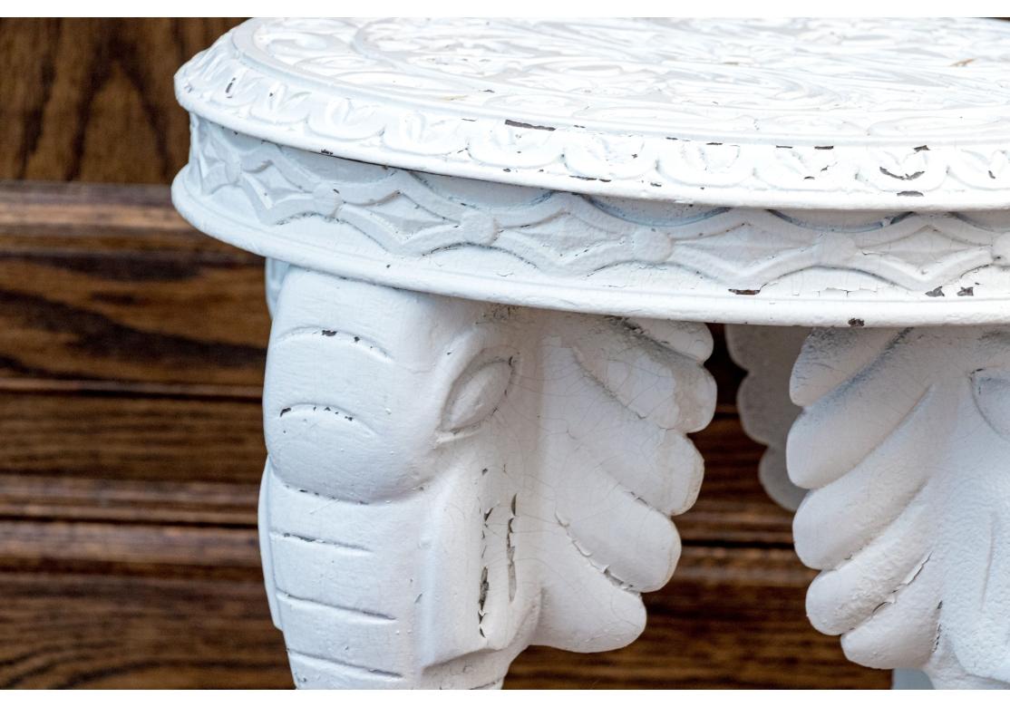 Résine Table d'éléphant d'appoint en résine moulée, reproduite et peinte à l'orientale en vente