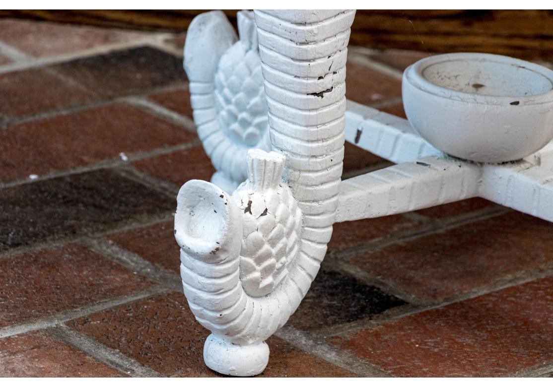Table d'éléphant d'appoint en résine moulée, reproduite et peinte à l'orientale en vente 1