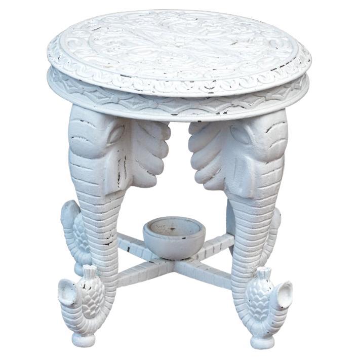 Table d'éléphant d'appoint en résine moulée, reproduite et peinte à l'orientale en vente