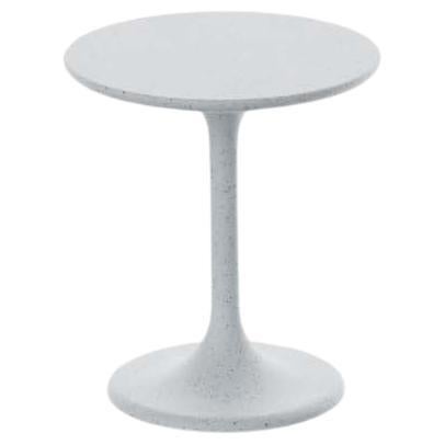 Beistelltisch „Spindle“ aus Gussharz, weiße Steinoberfläche von Zachary A. Design
