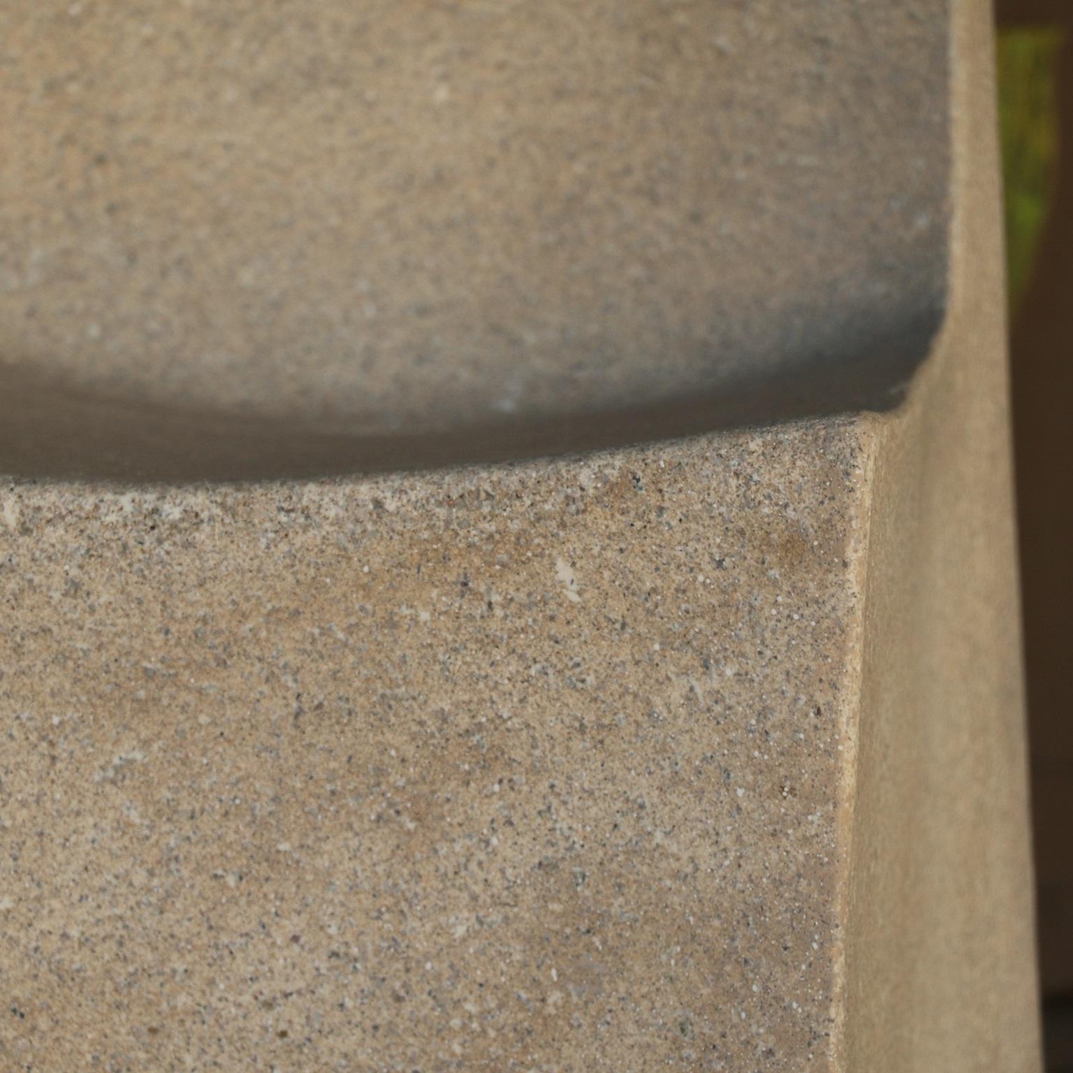 Esszimmerstuhl „Stone“ aus Gussharz, gealterte Steinoberfläche von Zachary A. Design im Zustand „Neu“ im Angebot in Chicago, IL