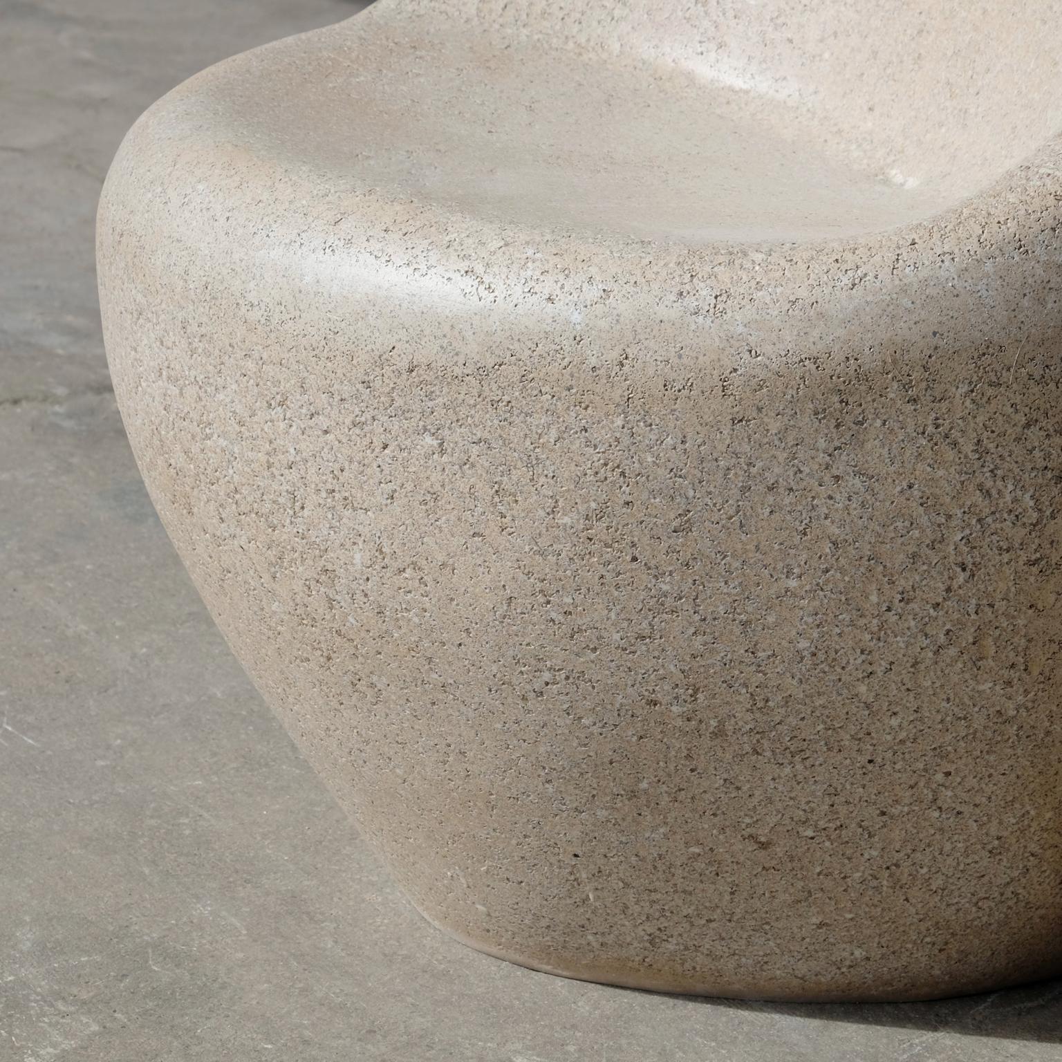 Stuhl „Yolk“ aus Gussharzguss, gealterte Steinoberfläche von Zachary A. Design im Zustand „Neu“ im Angebot in Chicago, IL