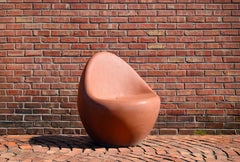 Silla "Yolk" de resina de Zachary A. Design