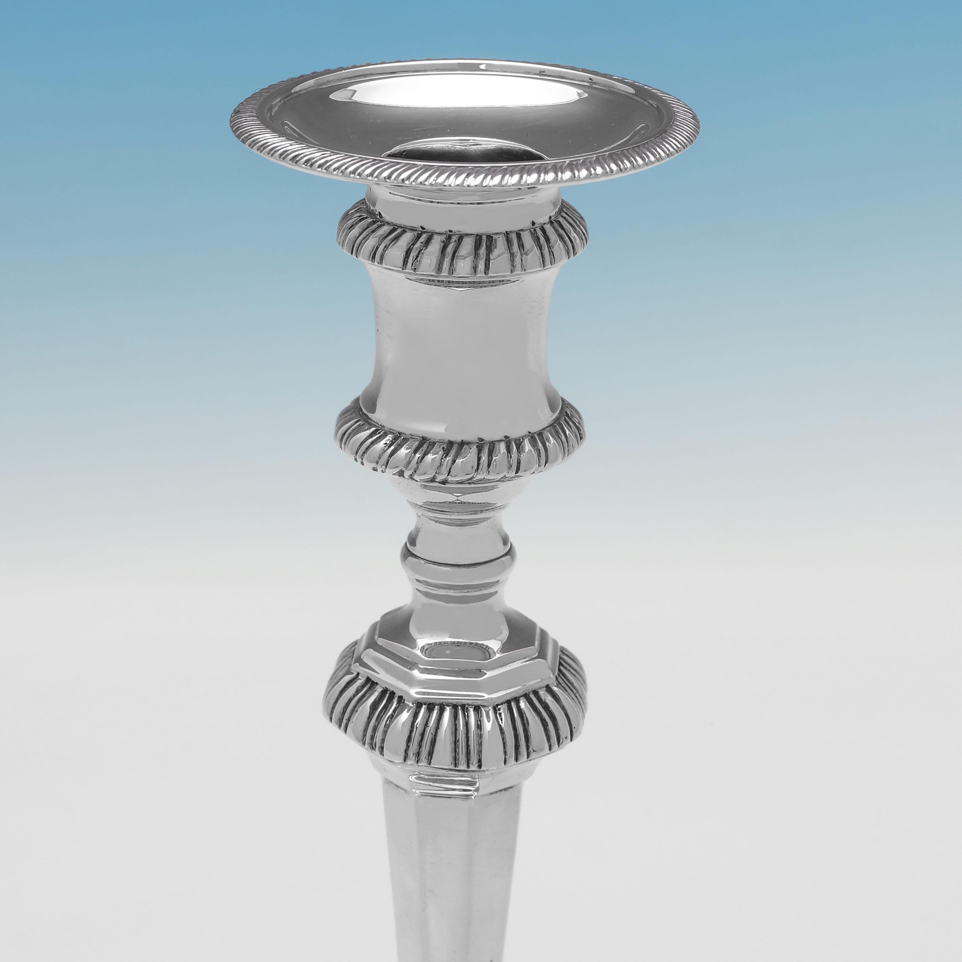 Set di 4 candelabri in argento sterling fuso realizzati a Londra nel 1966 In condizioni buone in vendita a London, London