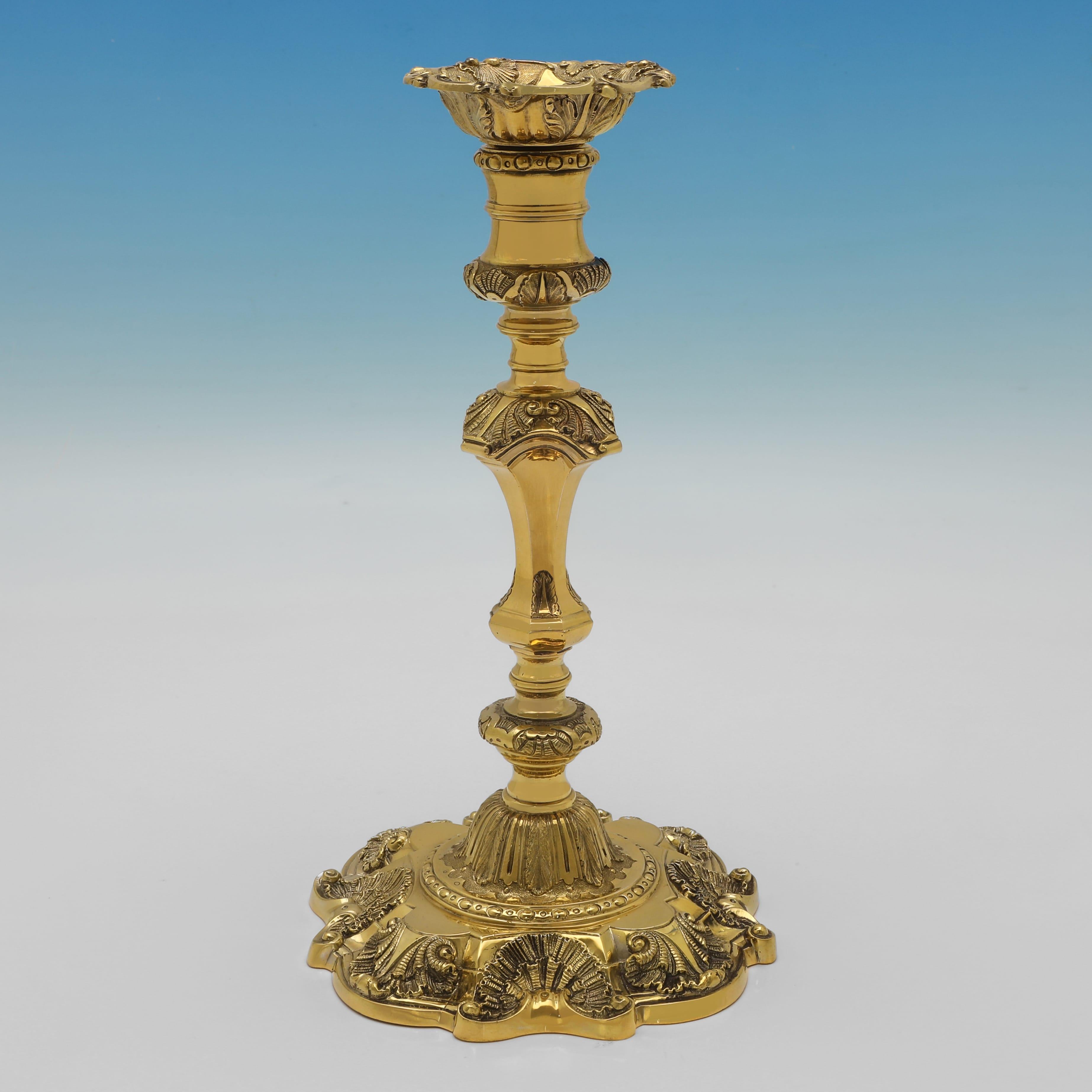 Neorococò Candelabro in argento fuso e dorato in stile Paul de Lamerie - Carrington & Co. 1965 in vendita