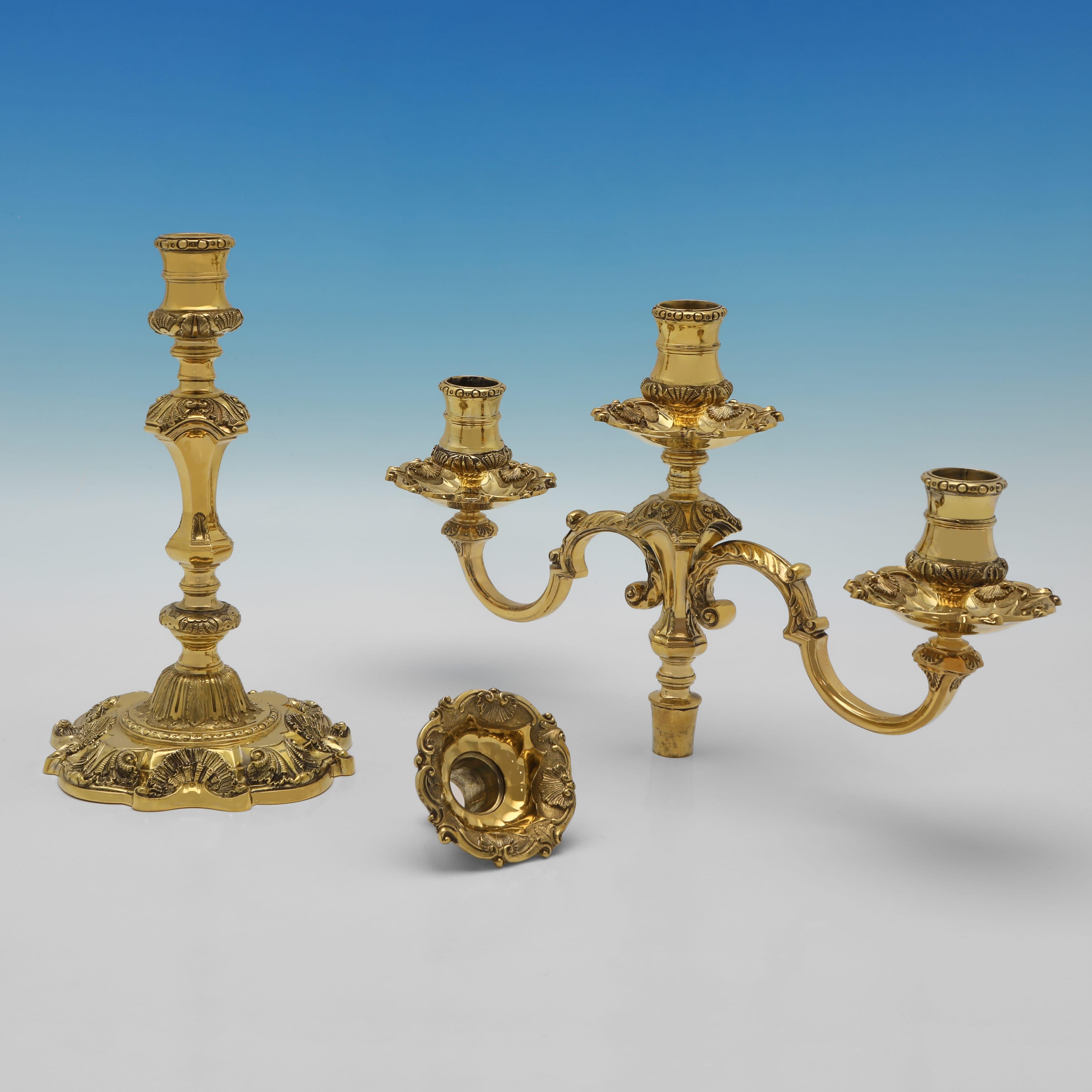 Inglese Candelabro in argento fuso e dorato in stile Paul de Lamerie - Carrington & Co. 1965 in vendita