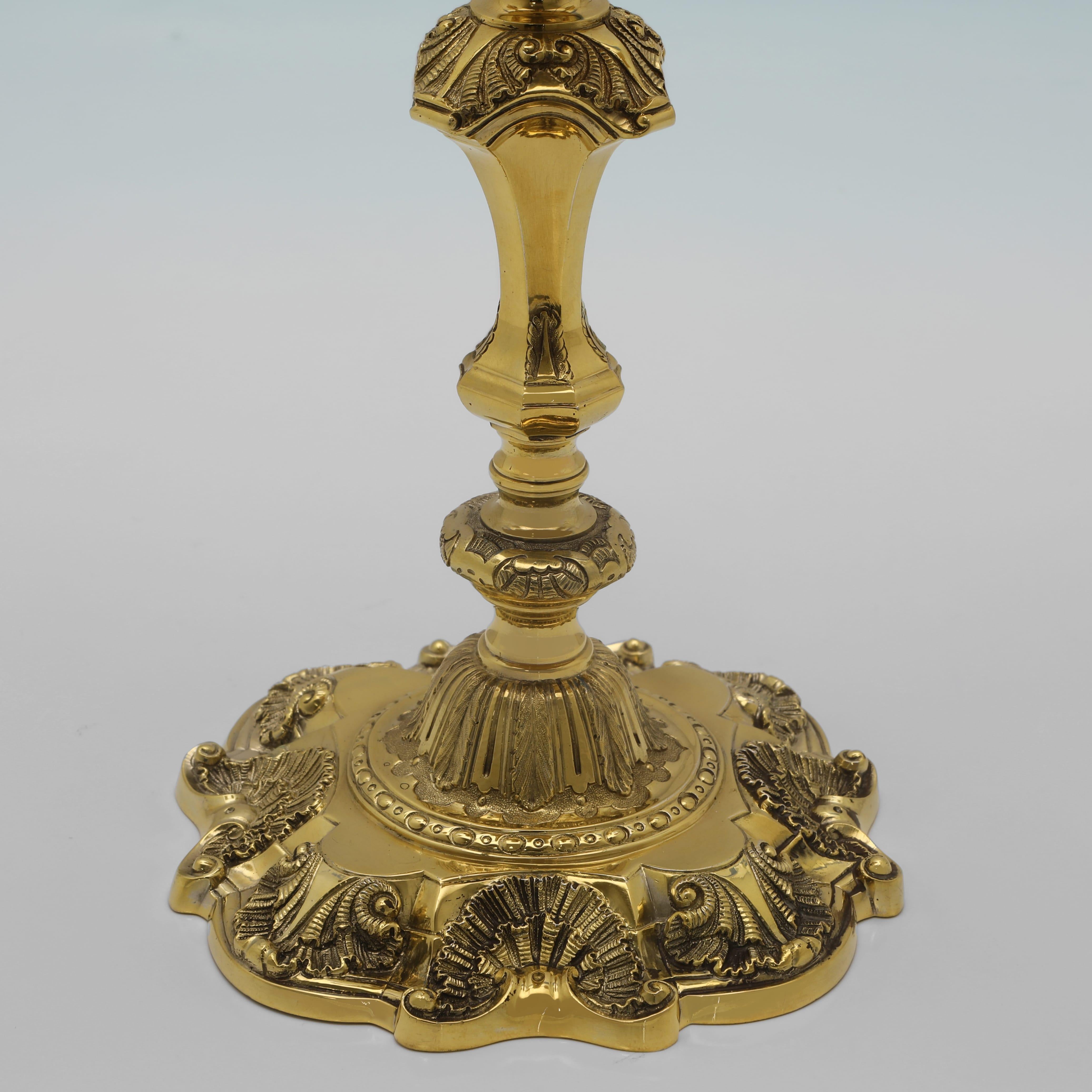 Argento 925 Candelabro in argento fuso e dorato in stile Paul de Lamerie - Carrington & Co. 1965 in vendita
