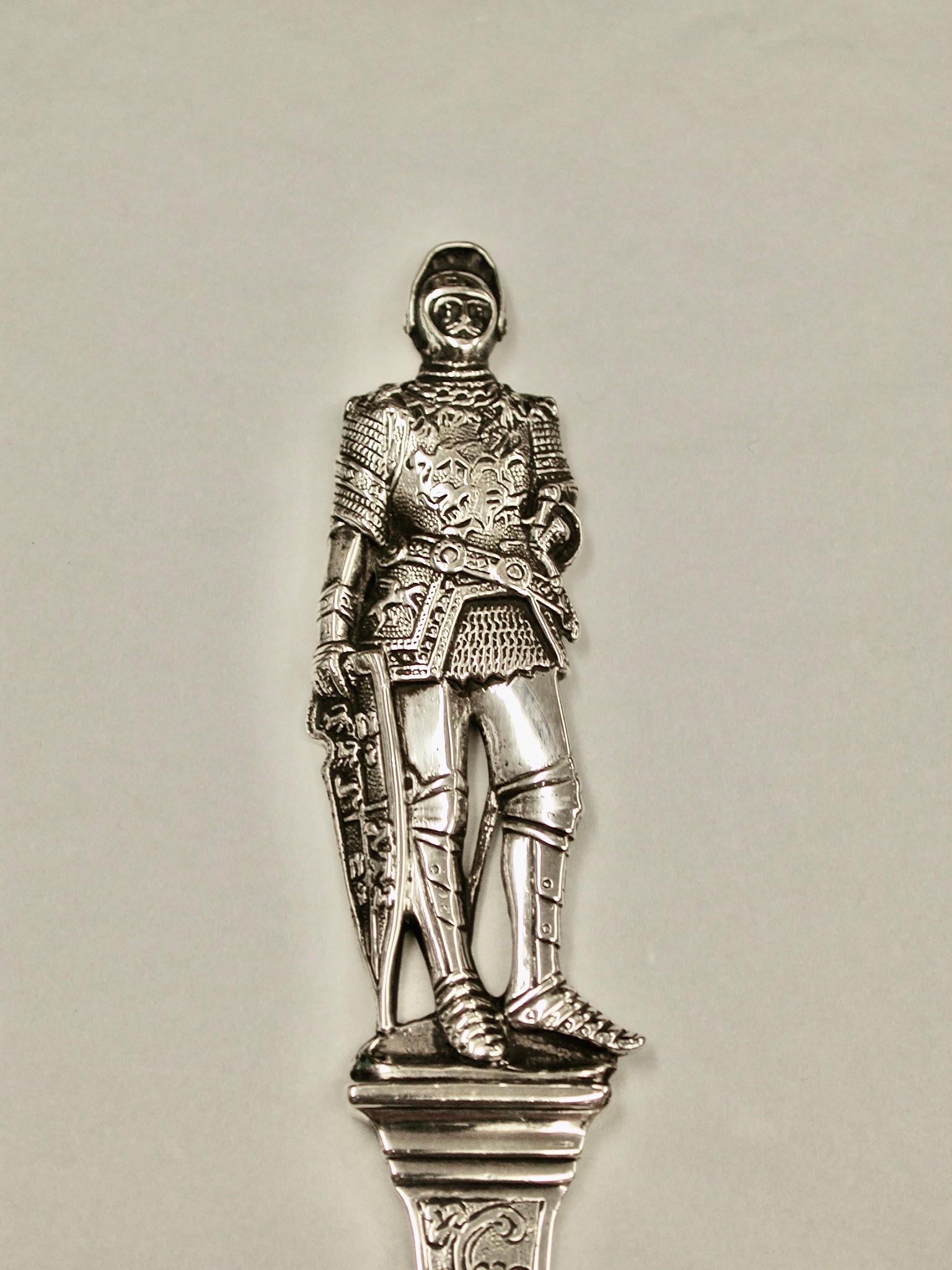 Medieval Cast Silver Letter Opener Featuring An Armoured Knight London 1928 G Stockwell For Sale