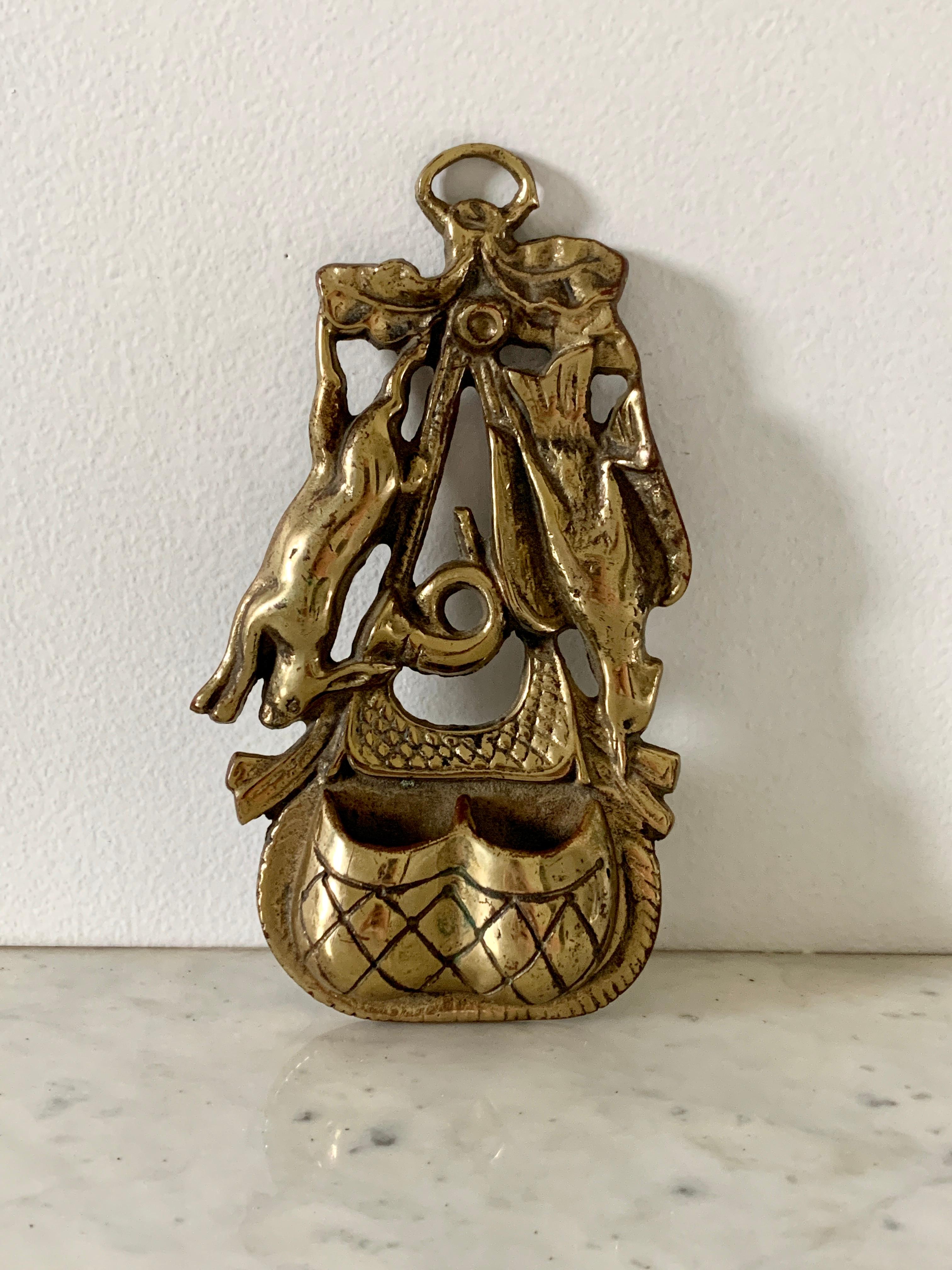 Cast Solid Brass Hunt Themed Match Holder In Good Condition For Sale In Elkhart, IN