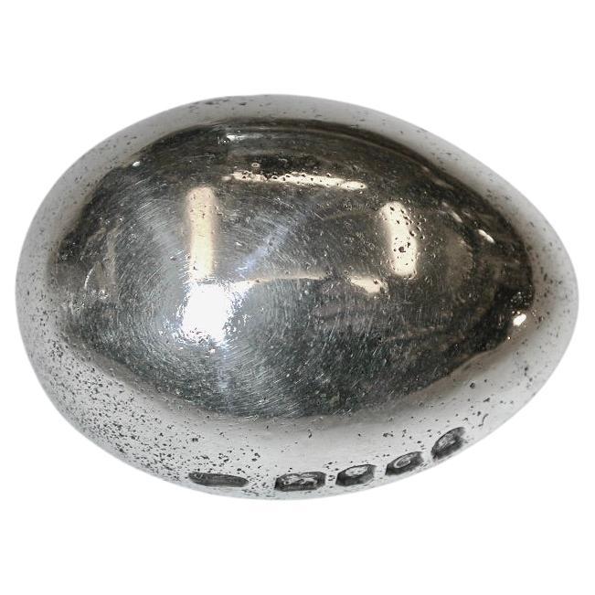 Cast Solid Silver Egg,London Assay,Queen Elizabeth's Silver Jubillee Mark,1977
Extremely Heavy for its size,very tactile in the hand, 4.92 Troy Ounces.
Great Paperweight!.