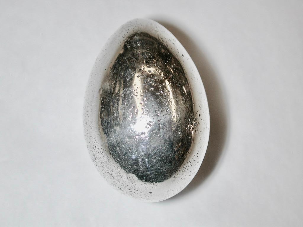 Late 20th Century Cast Solid Silver Egg, London Assay, Queen Elizabeth's Silver Jubillee Mark, 1977